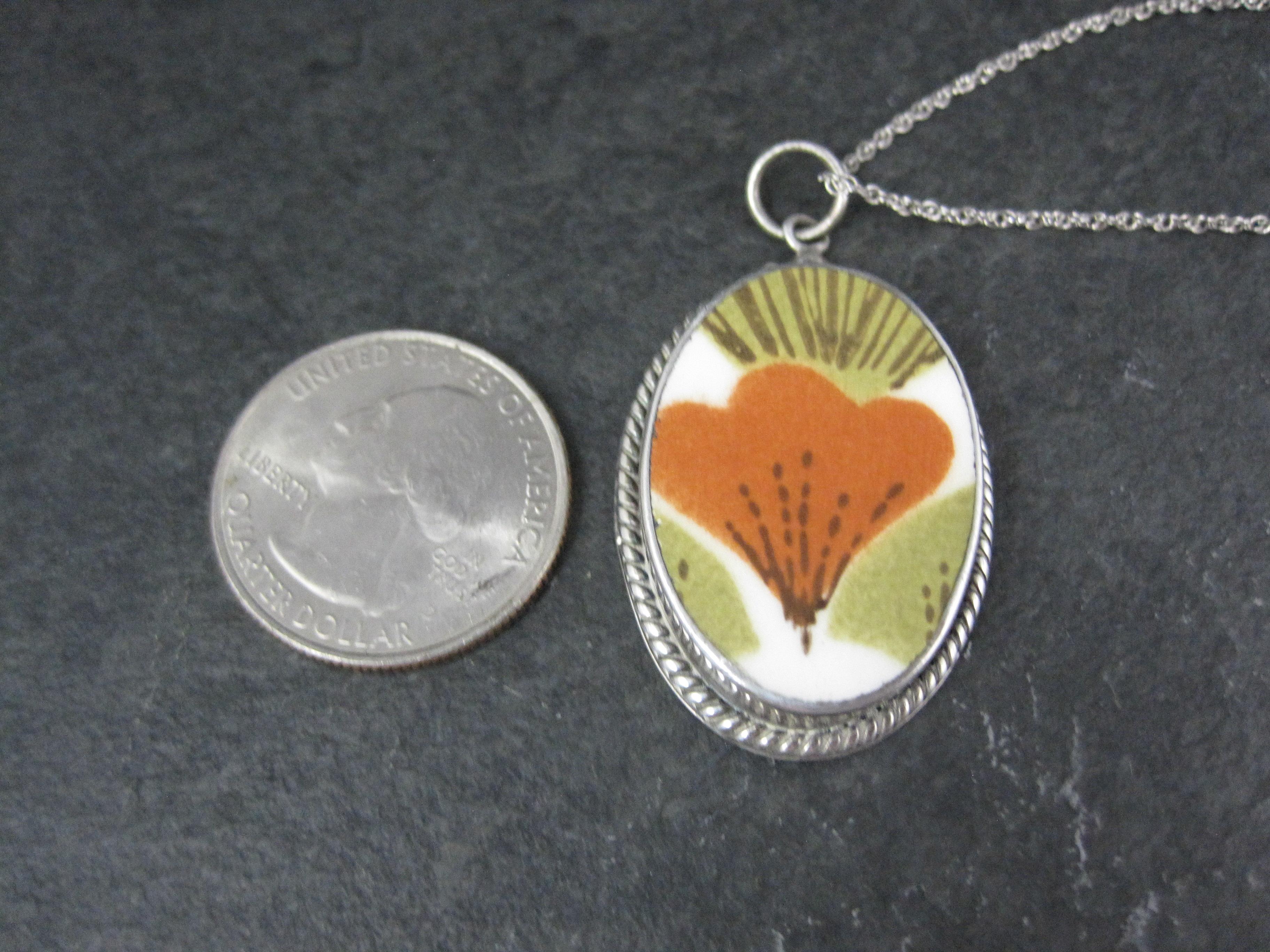 Collana con ciondolo in ceramica floreale vintage in argento degli anni '70 in vendita 9