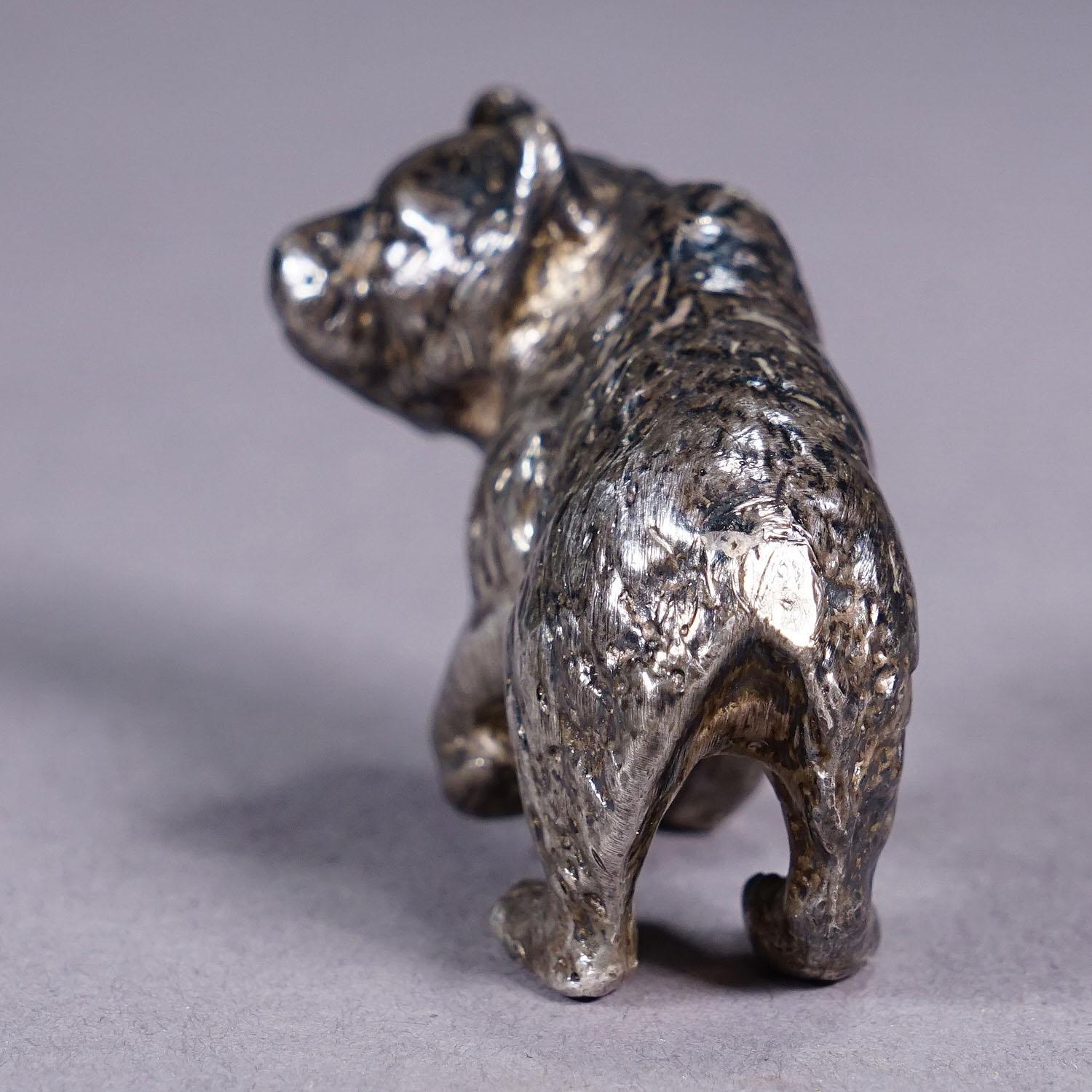 Fundición vintage de Sterling de un oso paseando Alemán en venta