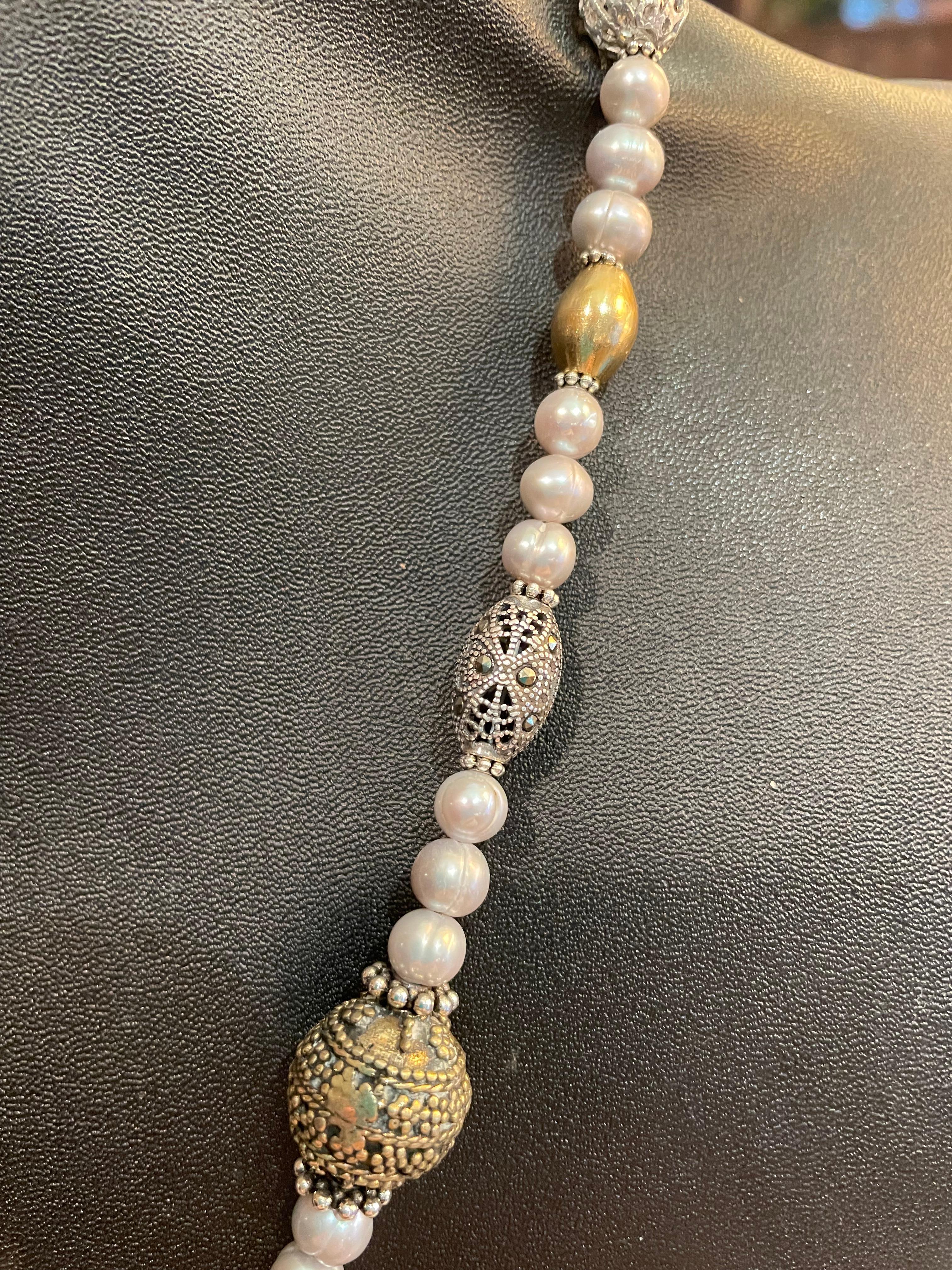 Perle Pendentif déco vintage, perles grises, unique en son genre, fait à la main  en vente