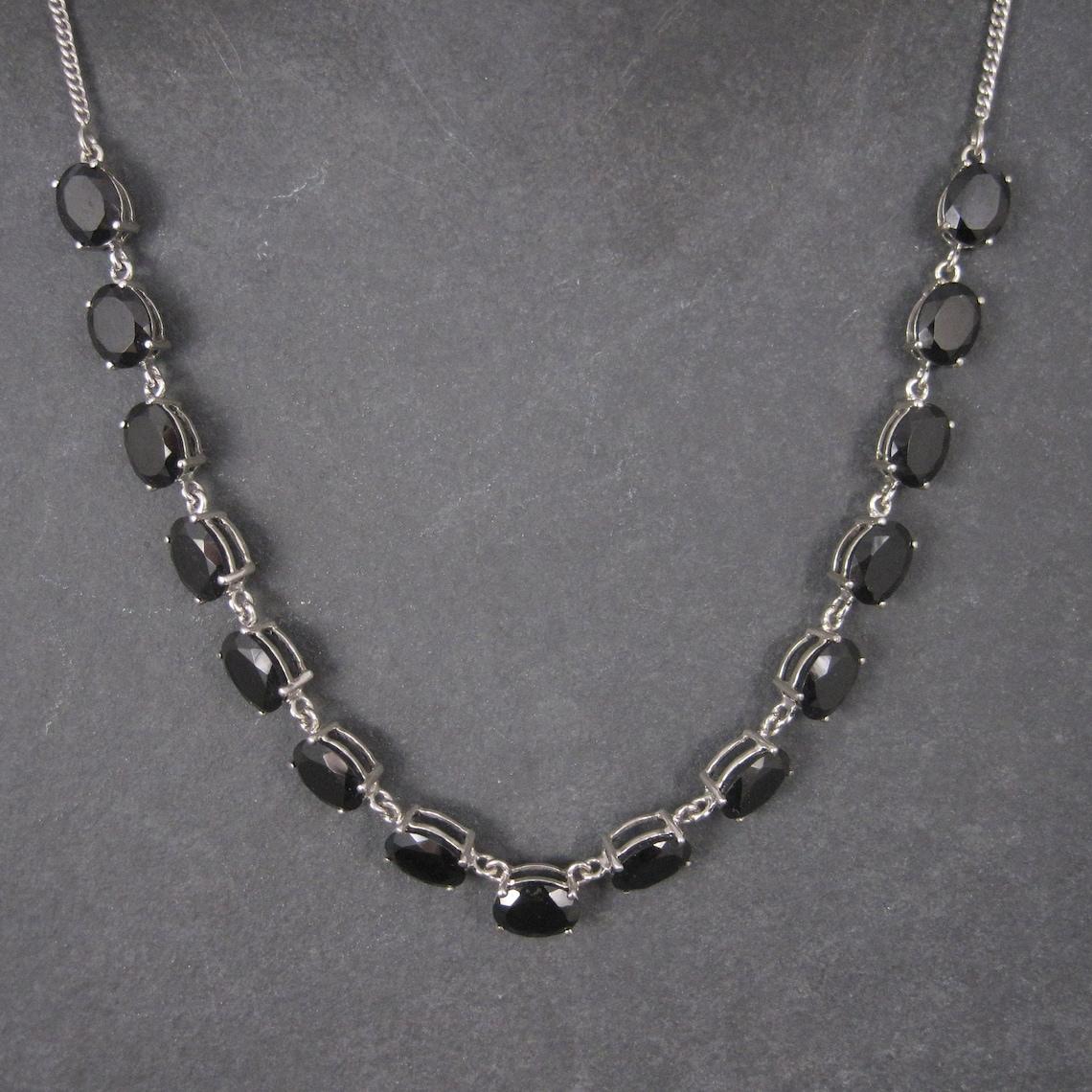 Contemporaneo Collana vintage in argento sfaccettato con onice nero di 18 pollici in vendita