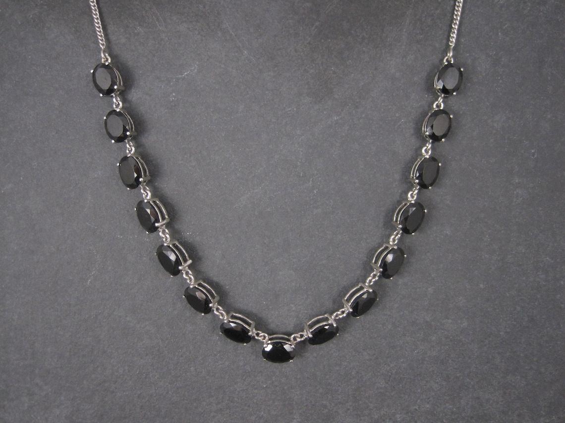 Donna Collana vintage in argento sfaccettato con onice nero di 18 pollici in vendita