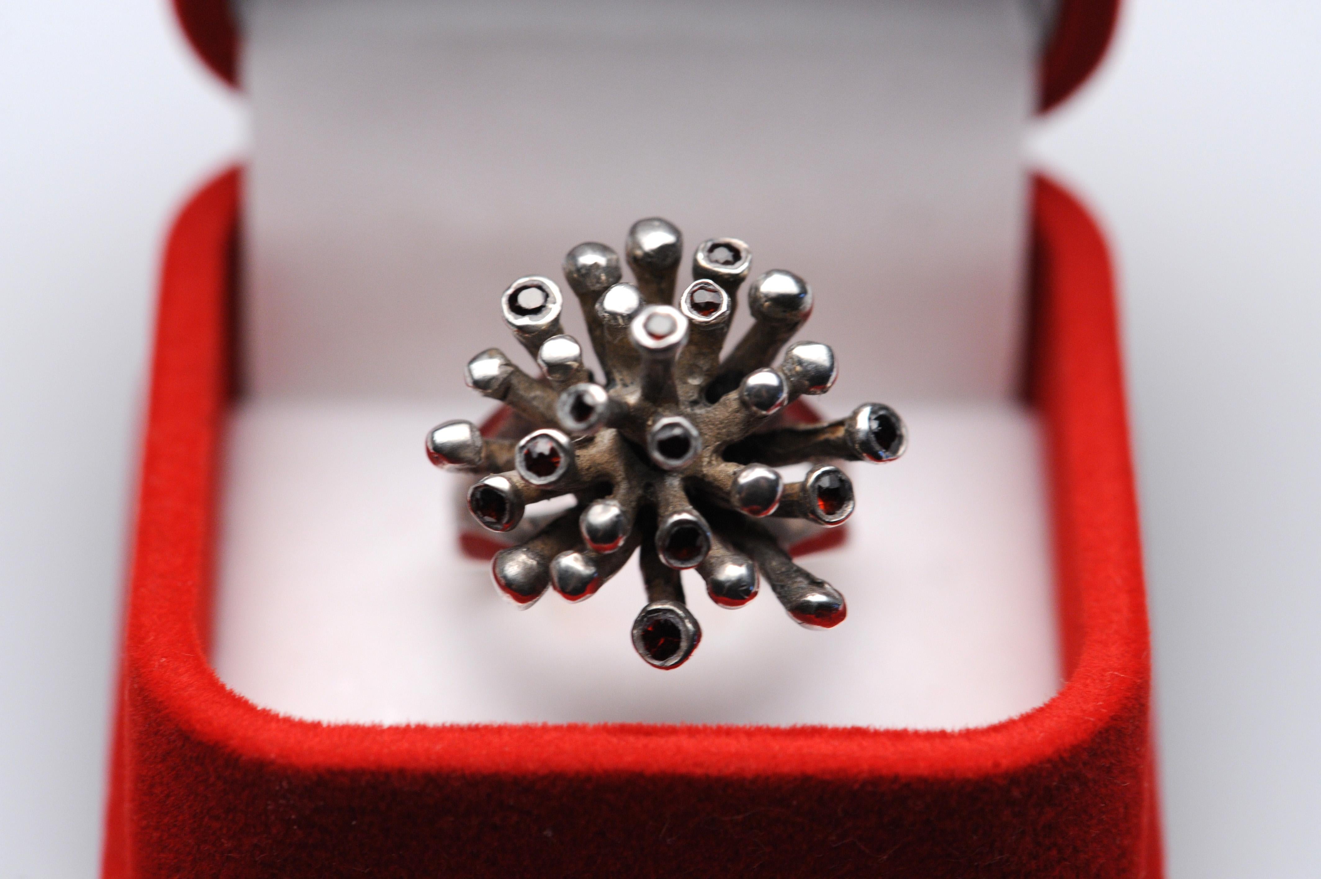 Mid-Century Modern Vintage Sterling Garnett Modernist Starburst Ring by Opus, 1970s