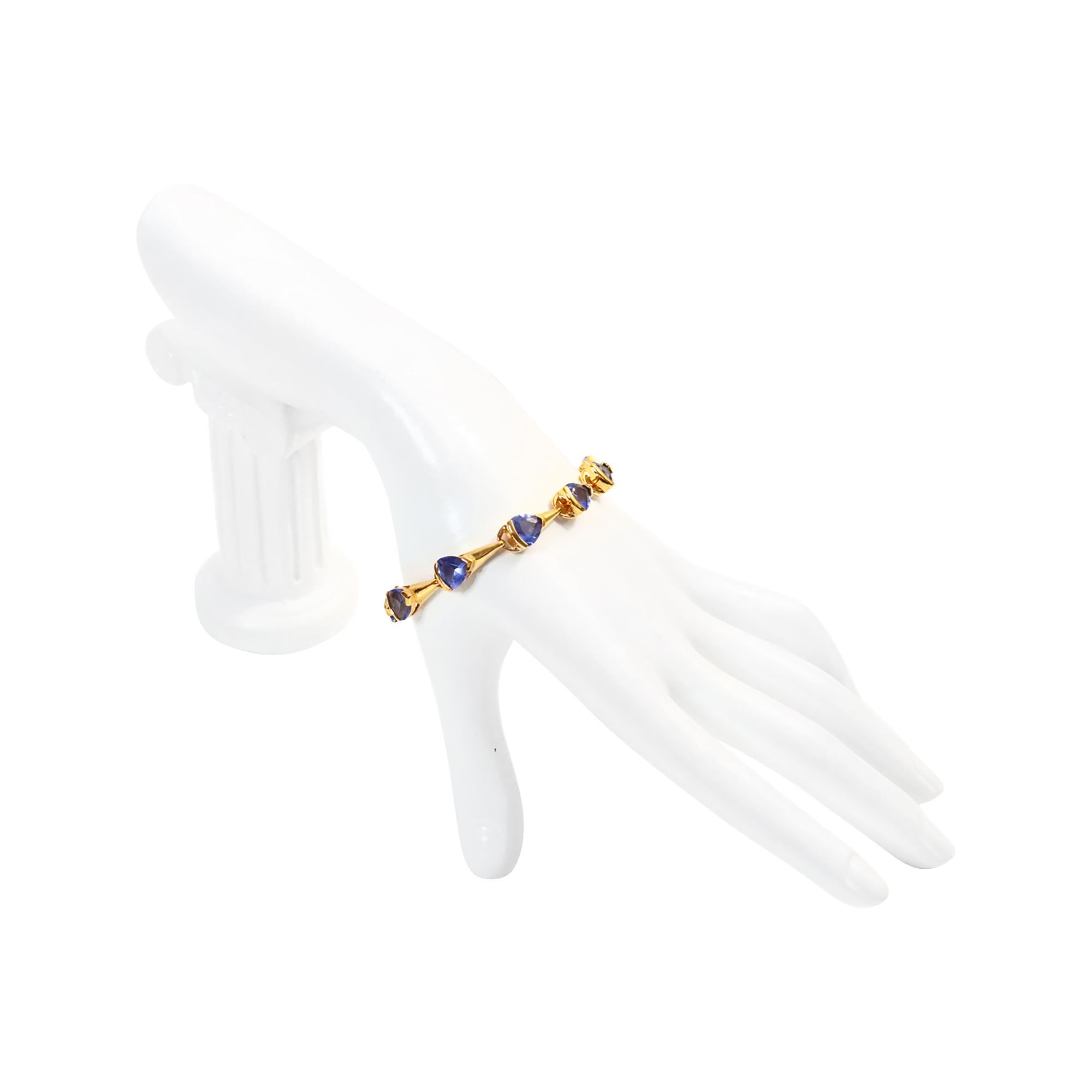 Vintage Sterling Gold Tone Link Bracelet with Blue Diamante Stones Circa 1990 Bon état - En vente à New York, NY
