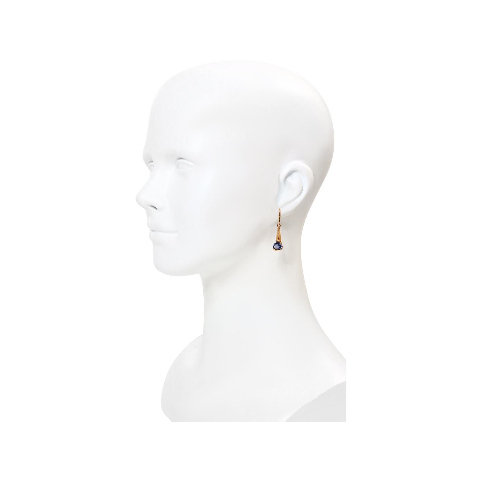 Femenino o masculino Vintage  Pendiente con gota de diamante azul en tono dorado Circa 1990's en venta