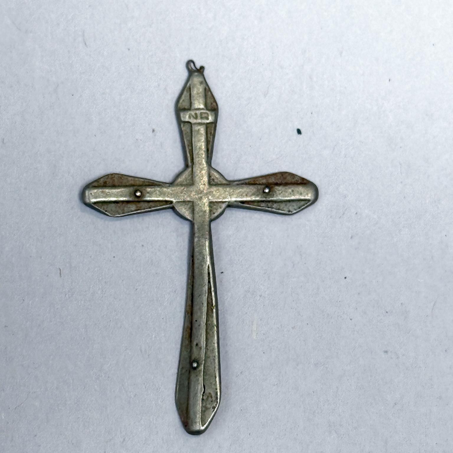 For your consideration,  a vintage Sterling-Cross-Airstreamer, Initials NR.  NR stands for Nazarenus King (Rex).

Dimensions: 1 3/16 W x 1 13/16 tall. 

Please visit take a look at our listings, we have an amazing curated collection of hard to find