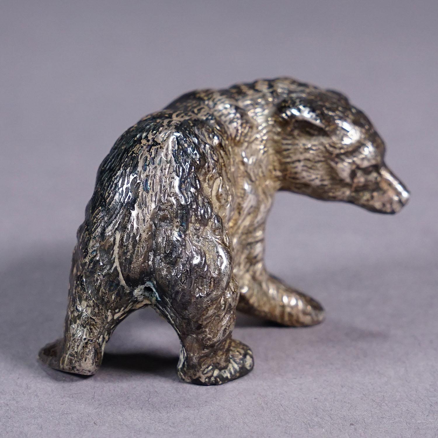 Escultura vintage de plata de ley de un oso paseando Alemán en venta