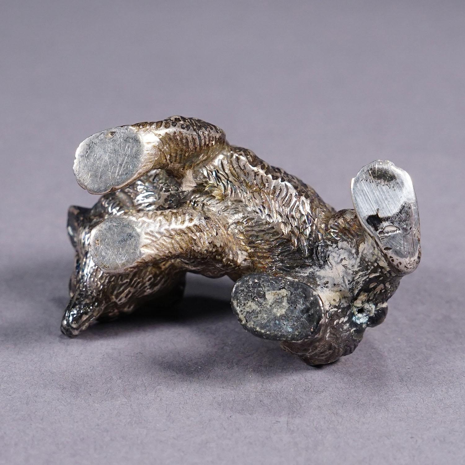 Escultura vintage de plata de ley de un oso paseando siglo XX en venta
