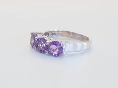 Vintage-Ring aus Sterlingsilber mit drei runden Amethysten und Quarzen (1,20 Karat), Ringgröße 8