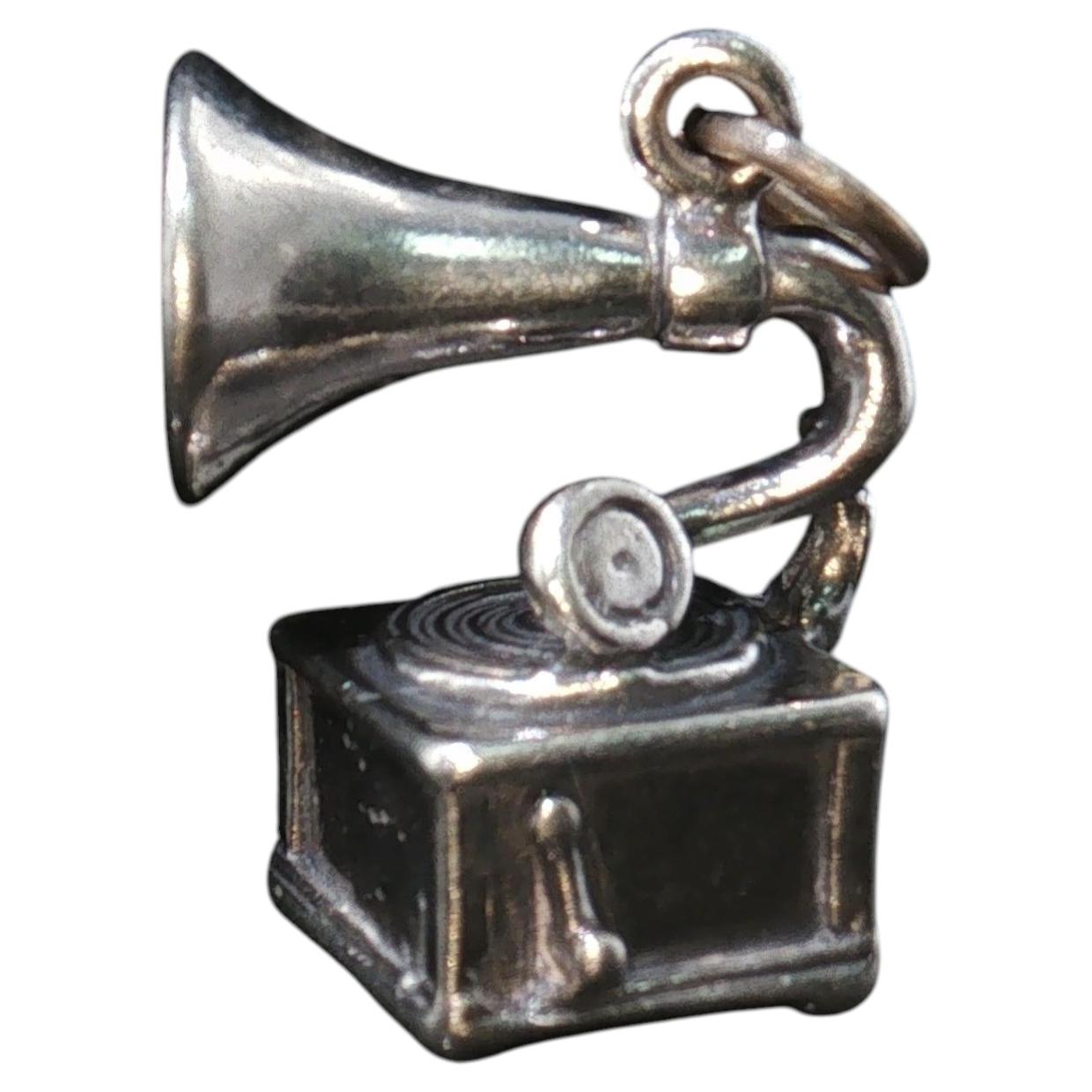 Vintage Sterling Silver 3D Phonograph Gramophone Charm Pendant 6g For Sale