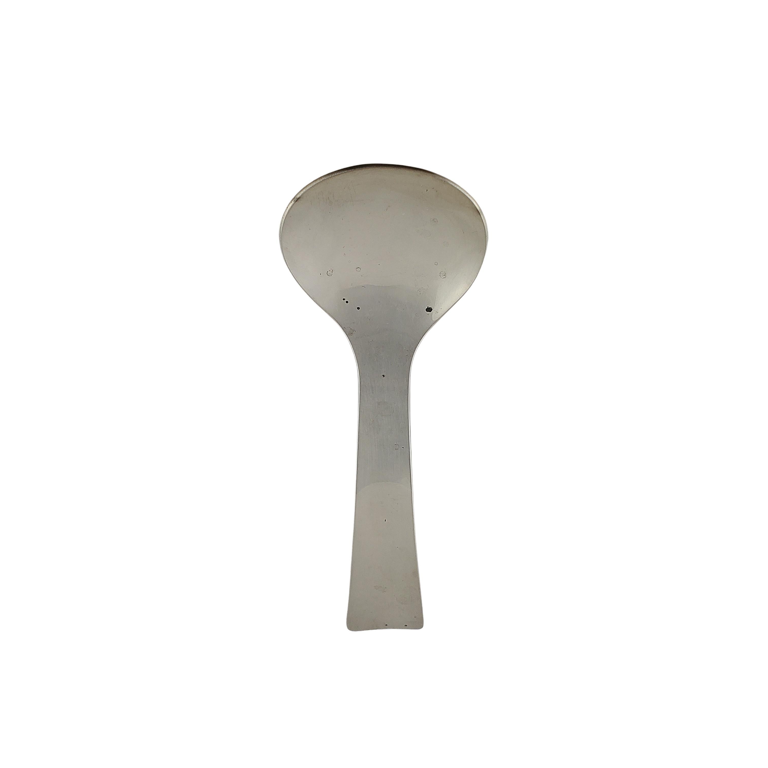 Sterling Silver Allan Adler Modern Spoon

Beautiful Allan Adler 'modern' spoon is crafted in fine sterling with very little tarnish and in very good condition.

Size: 5.10