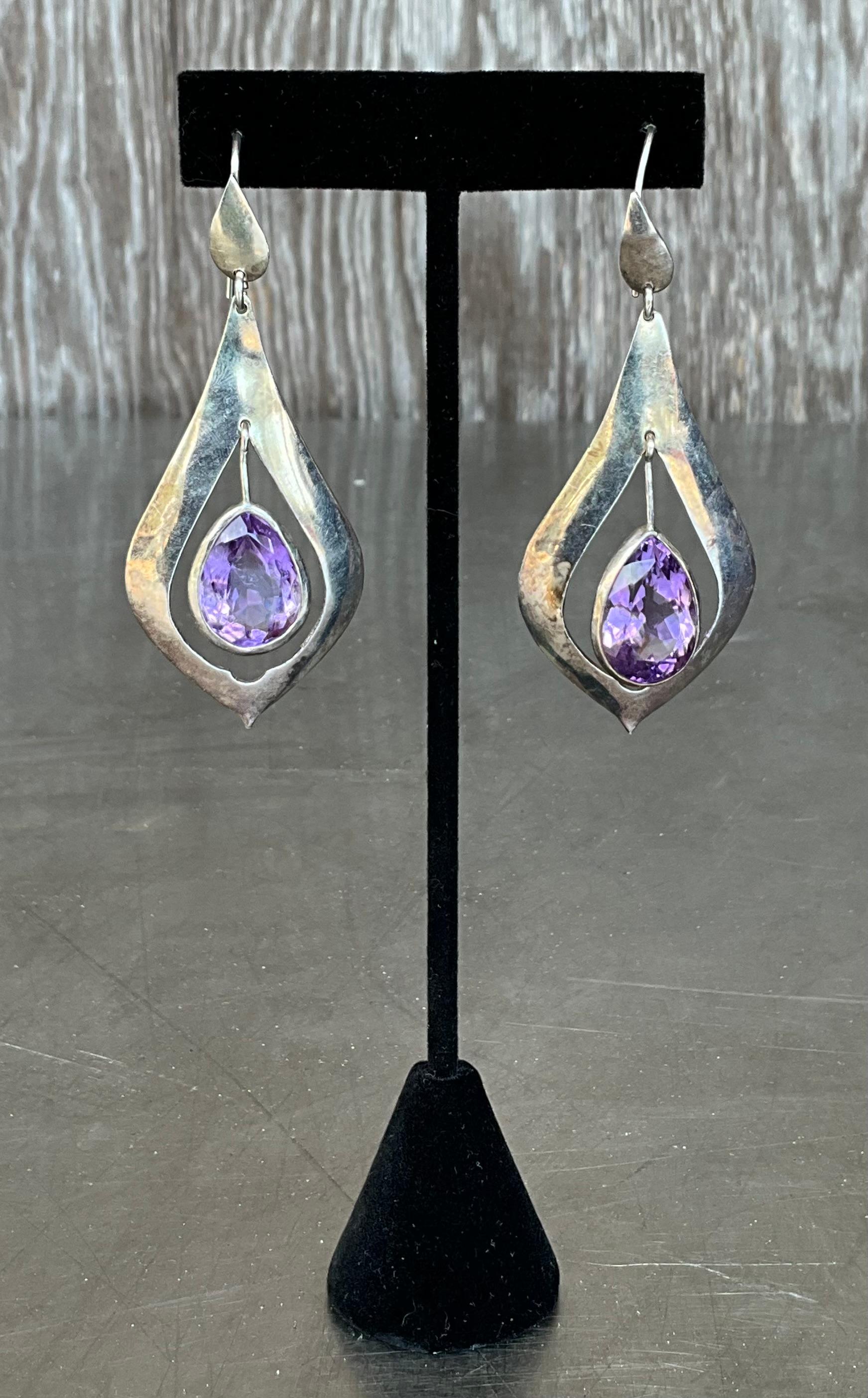 Vintage Sterling Silver Amethyst Drop Earrings In Good Condition For Sale In Lake Worth Beach, FL