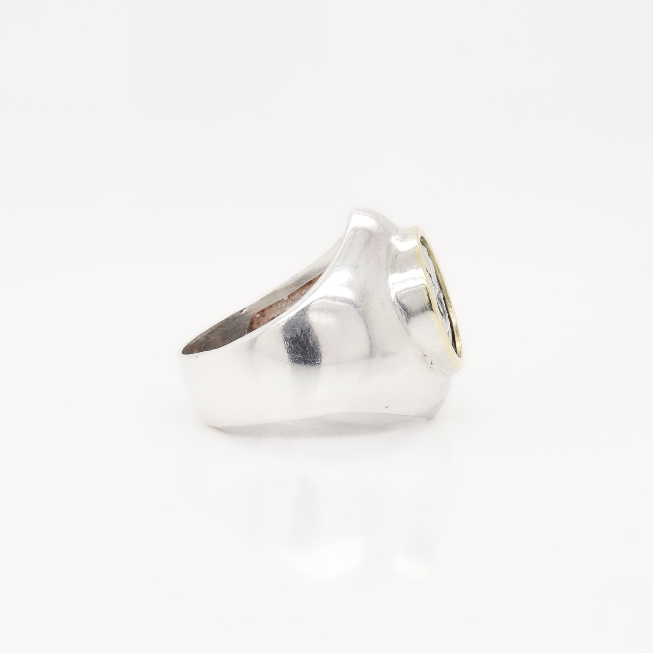 Anello con sigillo a forma di moneta antica in argento Sterling Vintage in vendita 6