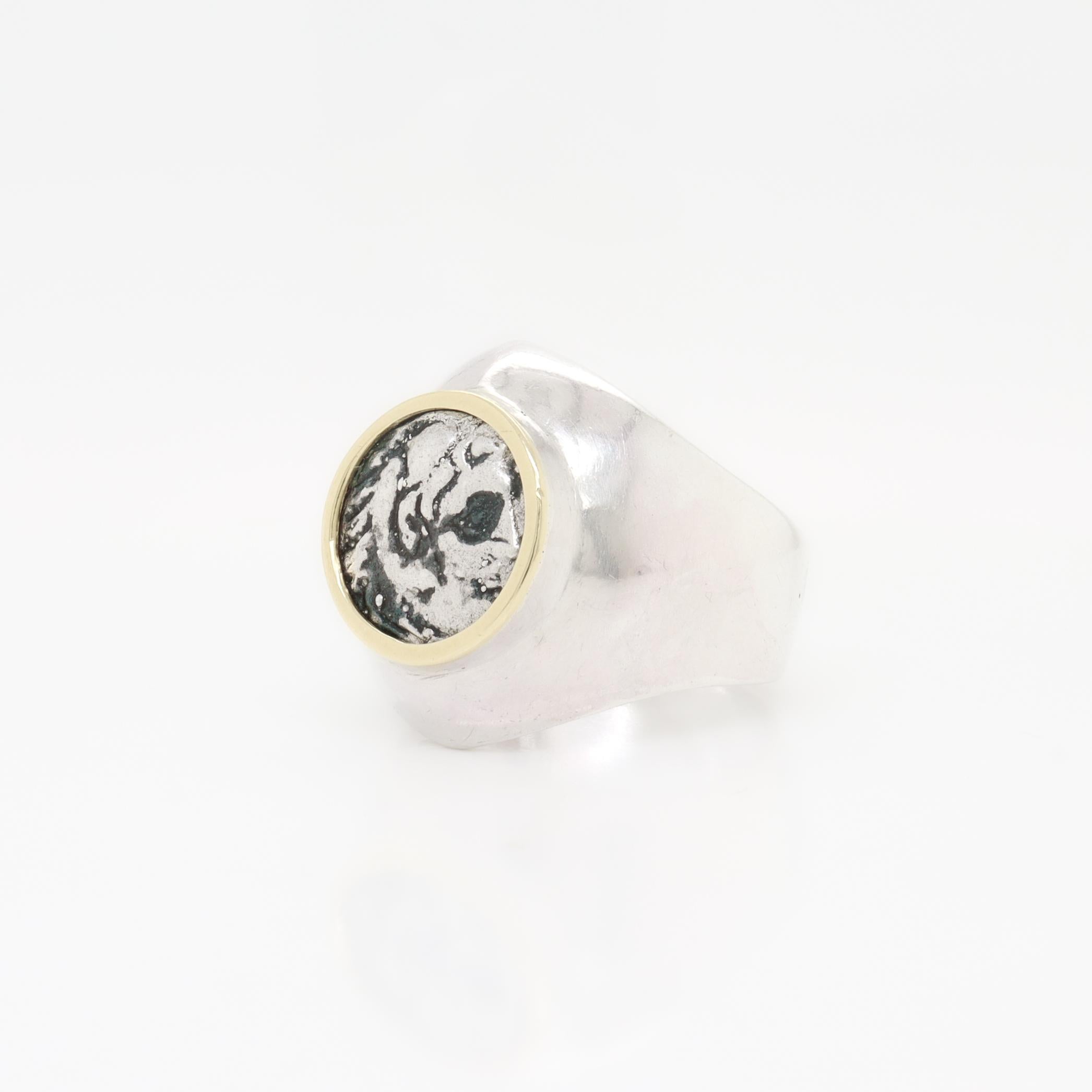 Anello con sigillo a forma di moneta antica in argento Sterling Vintage in vendita 2