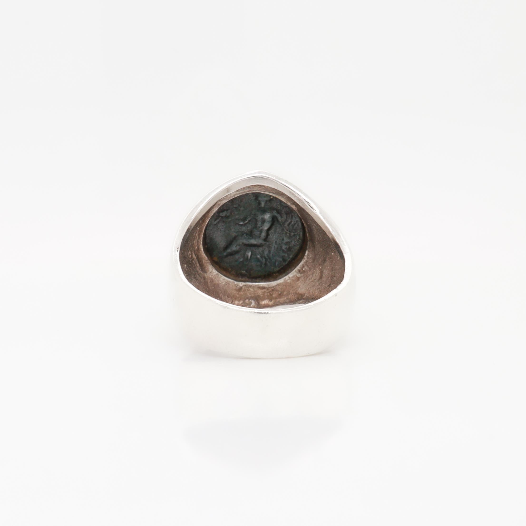 Anello con sigillo a forma di moneta antica in argento Sterling Vintage in vendita 4