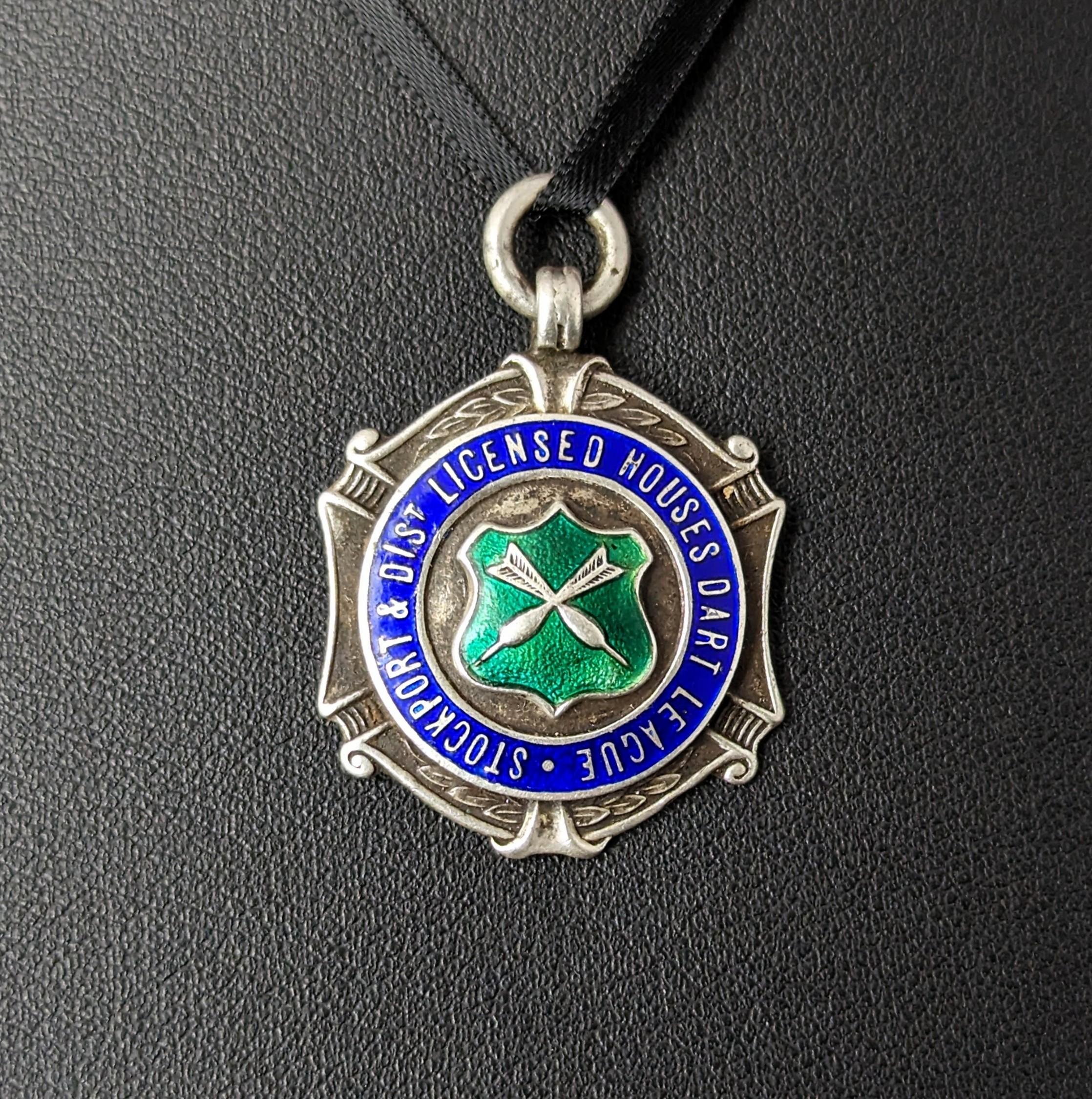 Vintage Sterling silver and enamel fob pendant, Darts league  In Good Condition For Sale In NEWARK, GB