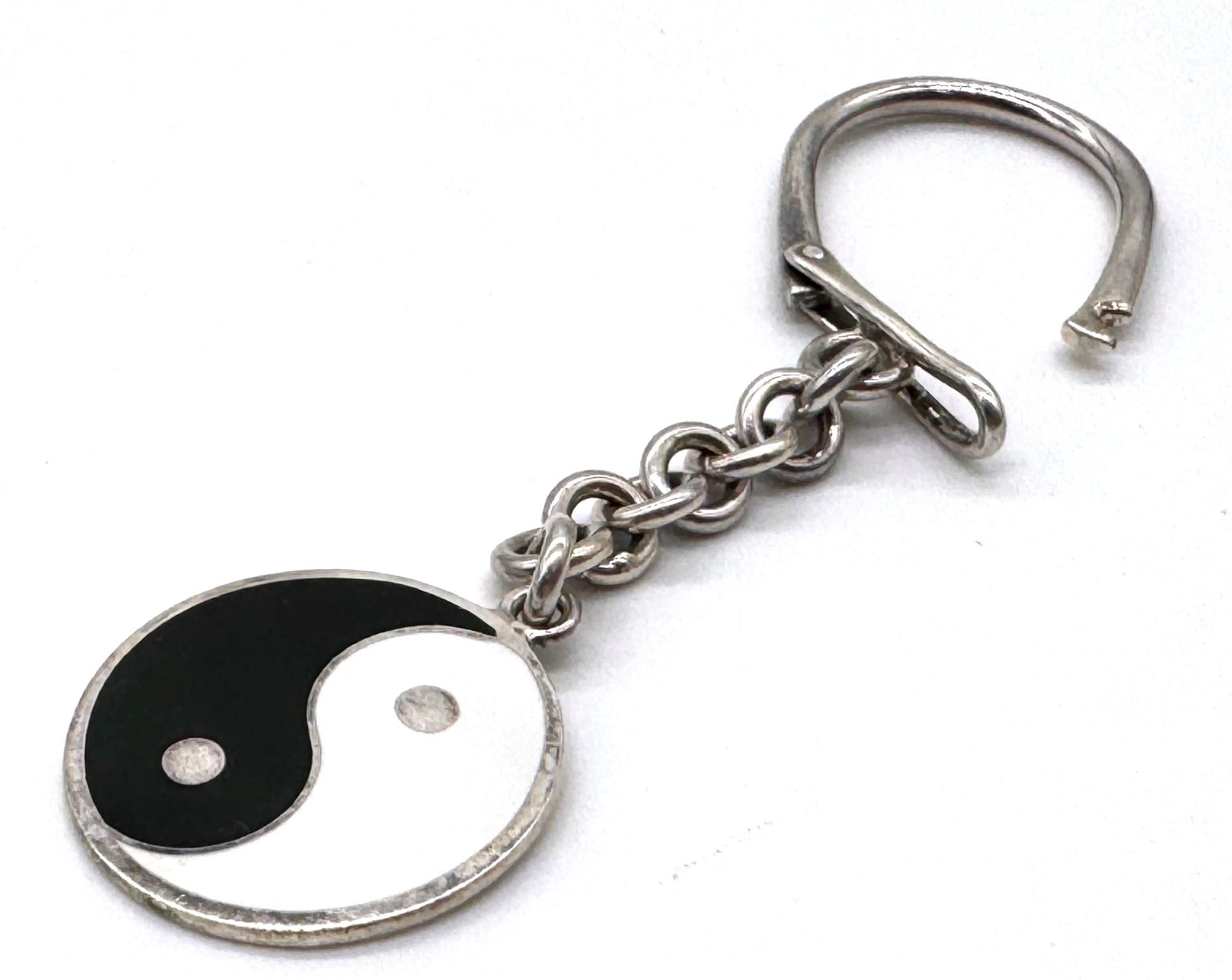 Vintage Sterling Silver and Enamel Yin Yang Key Ring, Later 20th Century For Sale 3