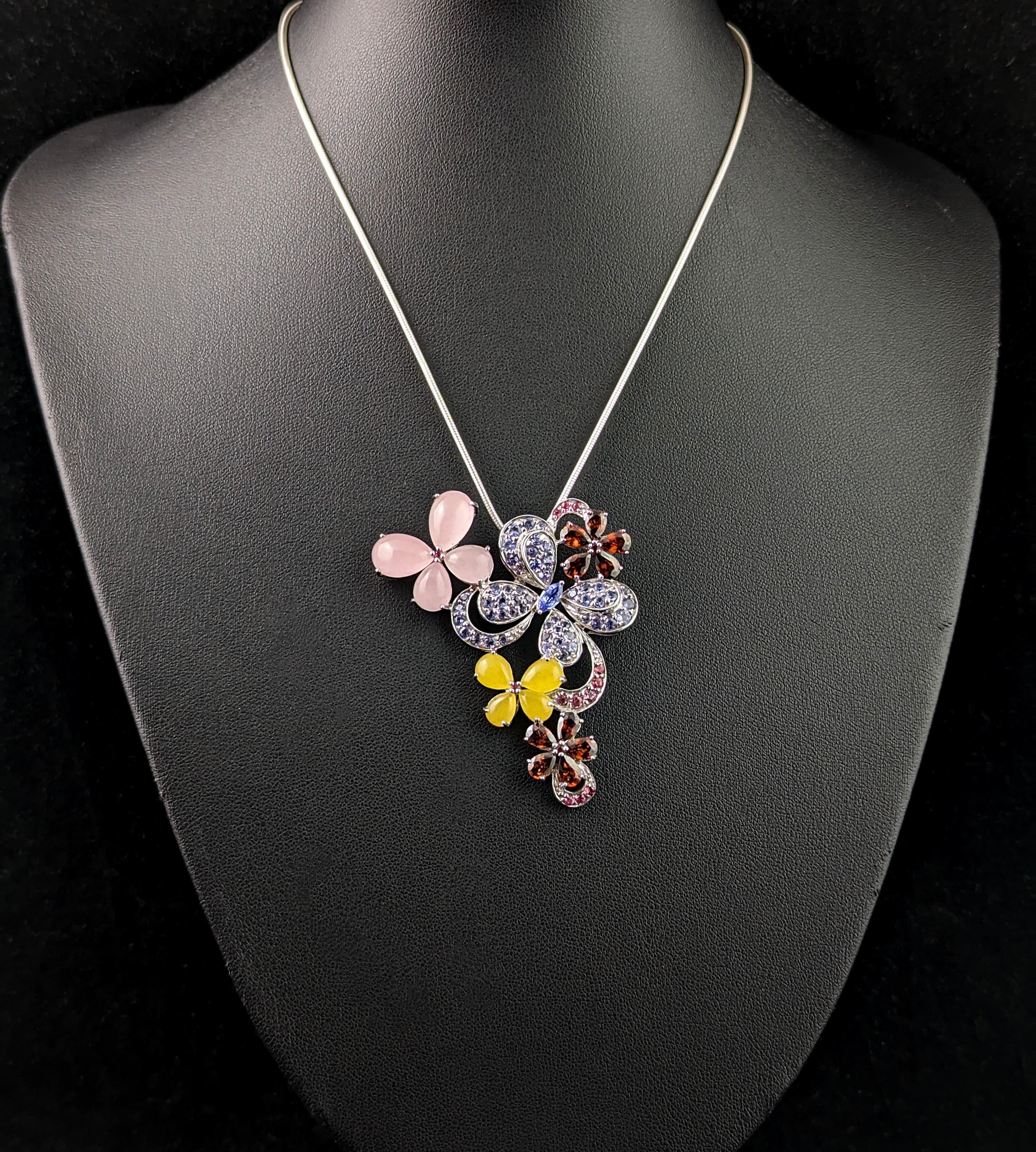 Vintage sterling silver and gem set pendant, Butterflies and Flowers necklace In Good Condition For Sale In NEWARK, GB