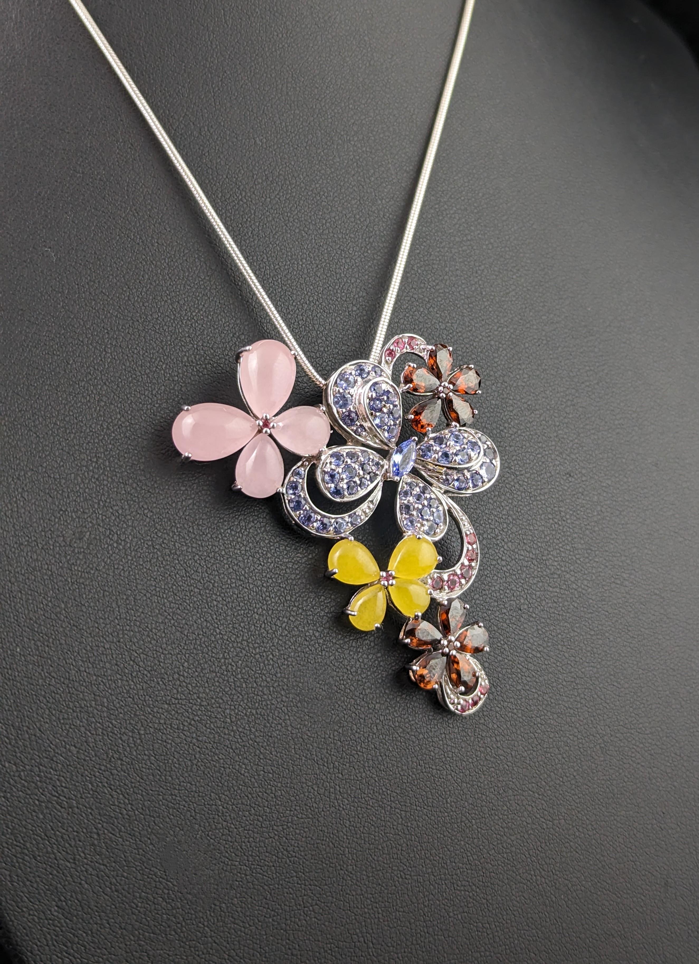 Halskette aus Sterlingsilber und Edelsteinen mit Anhänger, Schmetterlingen und Blumen Damen im Angebot