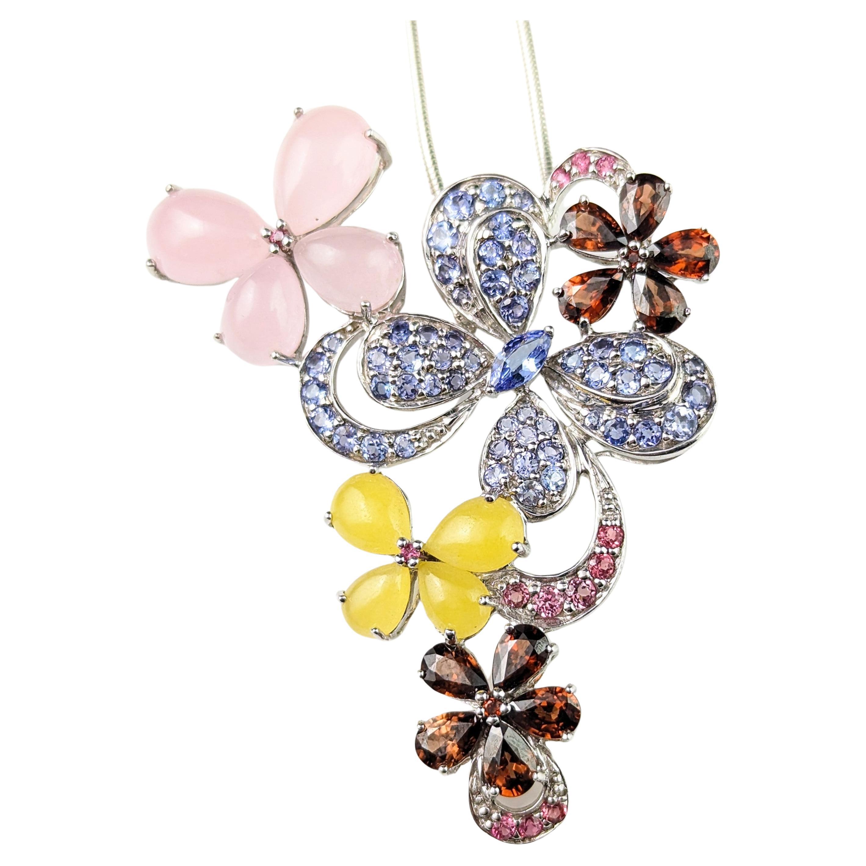 Halskette aus Sterlingsilber und Edelsteinen mit Anhänger, Schmetterlingen und Blumen im Angebot