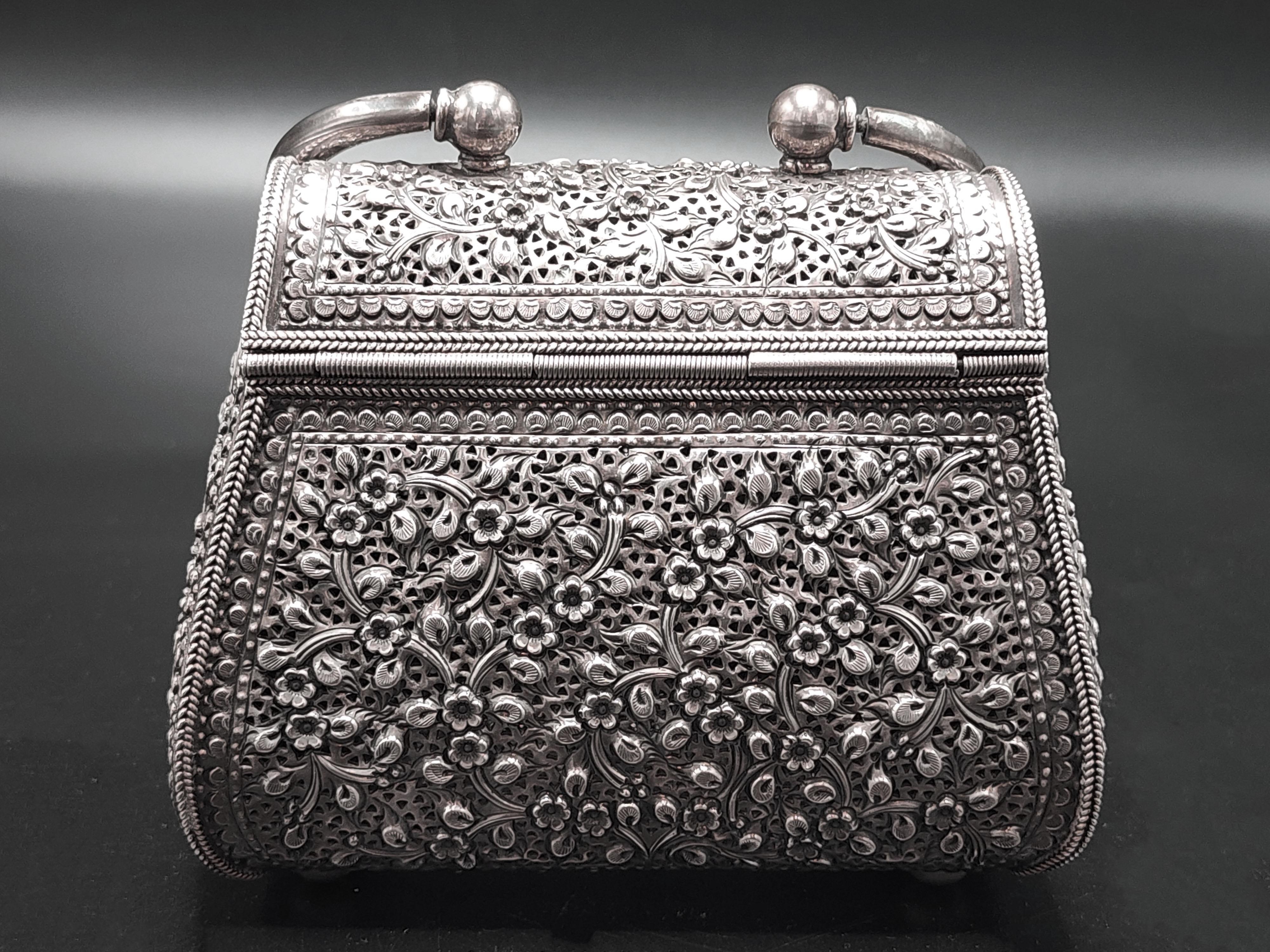 Vintage Sterling Silver Art Nouveau Handbag For Sale 8