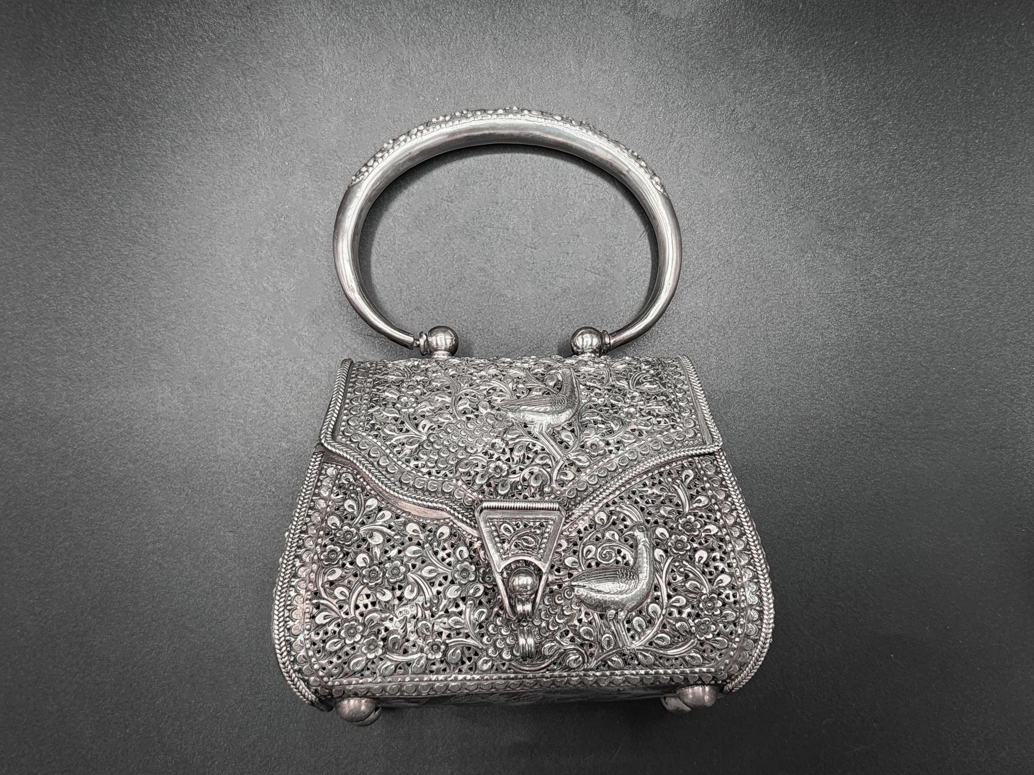 Vintage Sterling Silver Art Nouveau Handbag In Good Condition For Sale In Autonomous City Buenos Aires, CABA