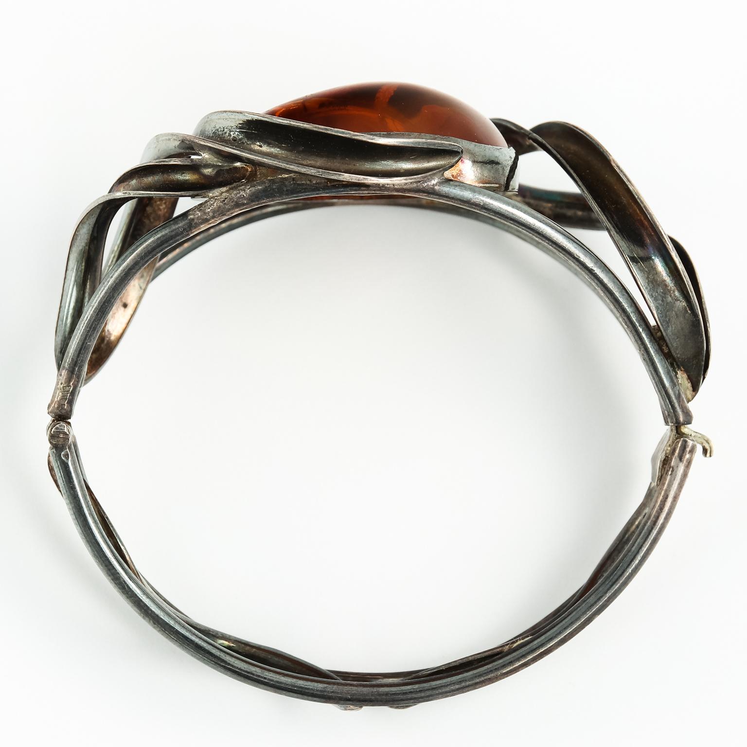 Vintage Sterling Silver Bangle Bracelet Huge Genuine Baltic Honey Amber In Excellent Condition In St.amford, CT