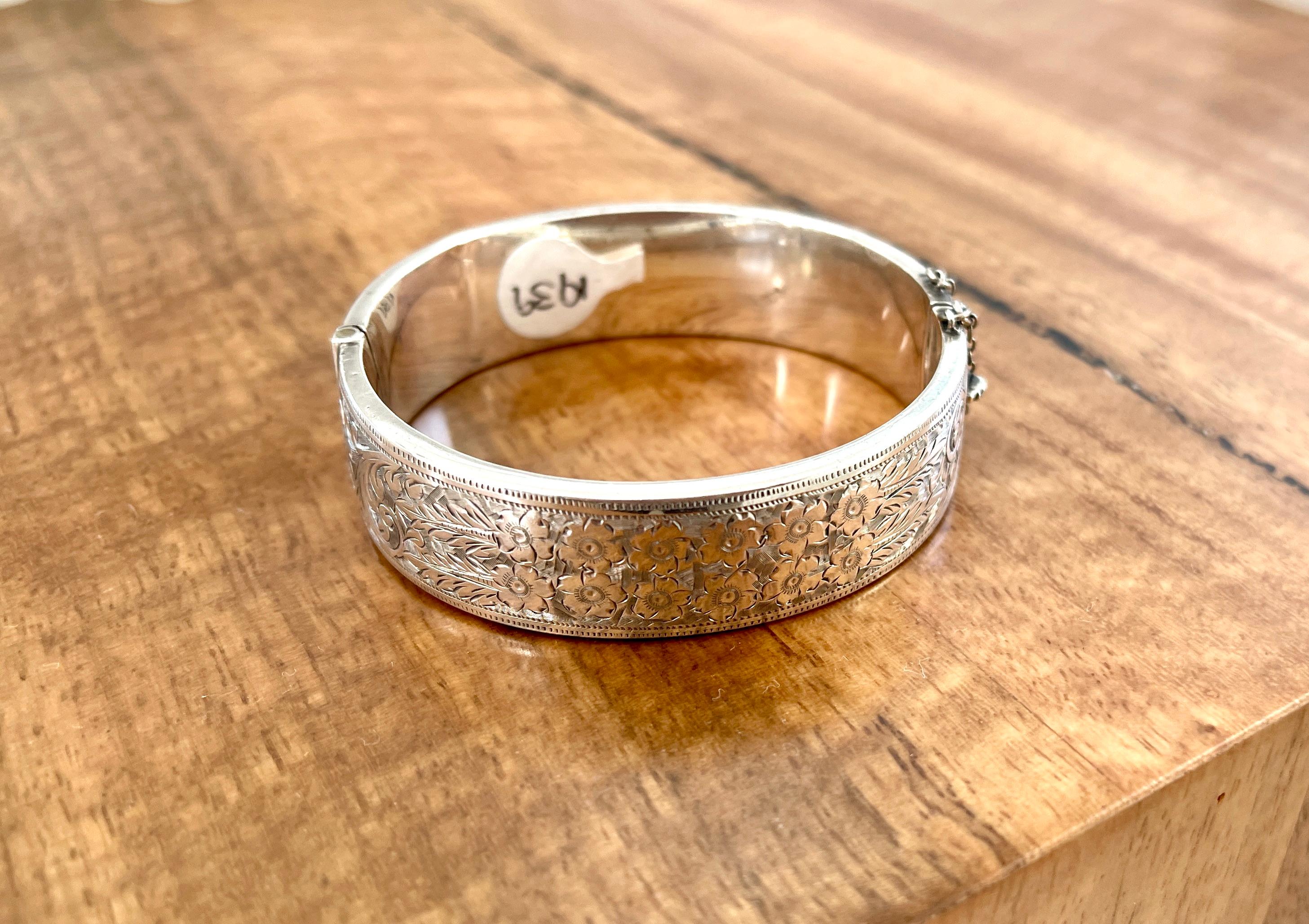 Vintage Sterling Silver Bangle Hallmarked Birmingham 1939 Hand Engraved Bracelet For Sale 8