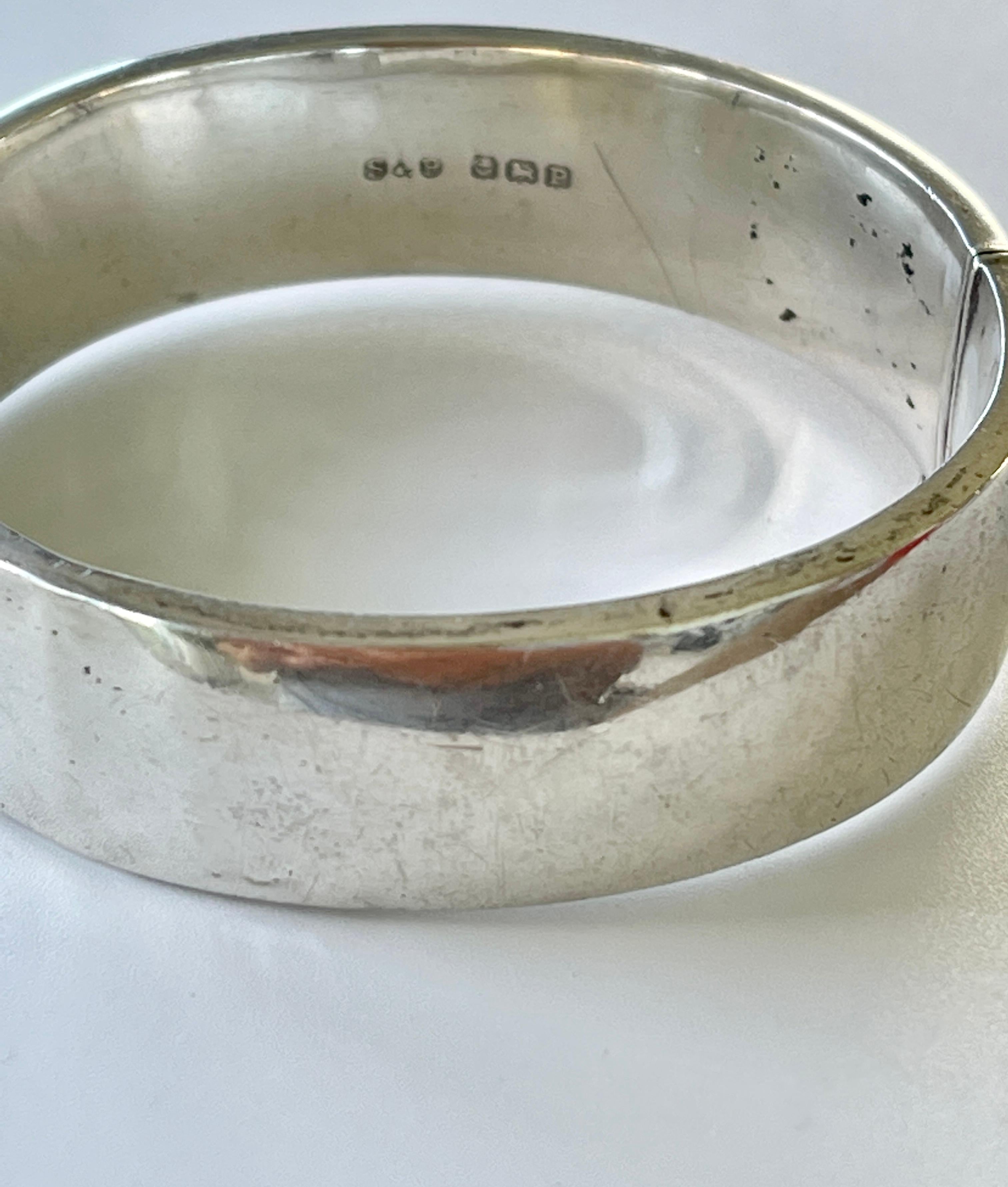 Retro Vintage Sterling Silver Bangle Hallmarked Birmingham 1939 Hand Engraved Bracelet For Sale