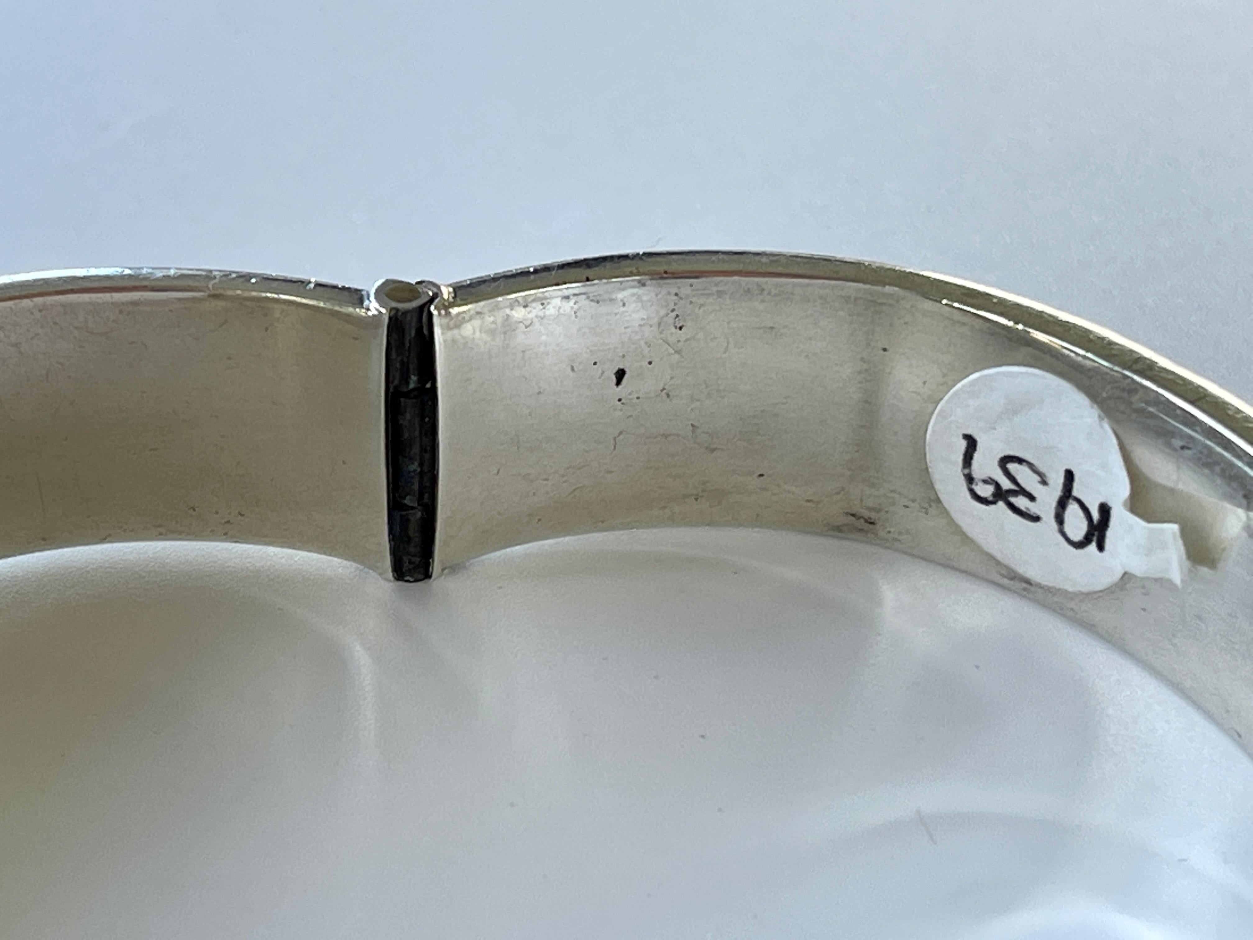 Vintage Sterling Silver Bangle Hallmarked Birmingham 1939 Hand Engraved Bracelet For Sale 1
