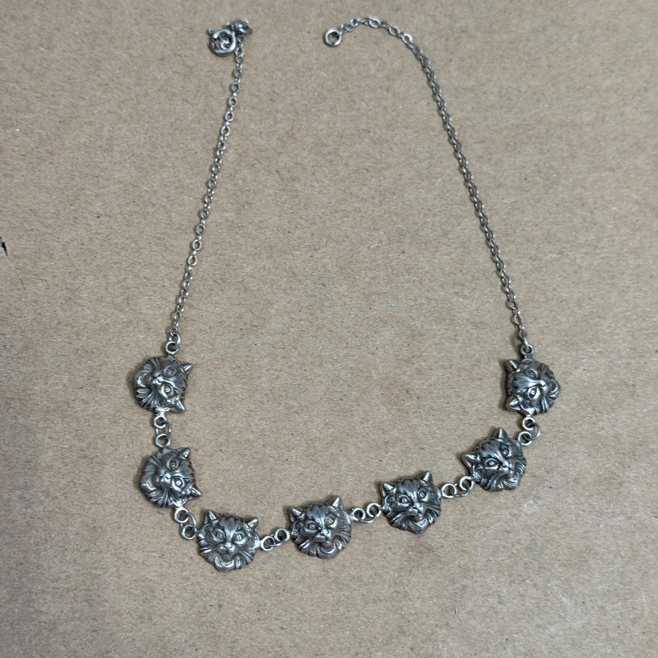AMBIANIC presents
Vintage Sterling Silver 7 Charm Cat Linked Necklace
stamped 925
15.13 long fully extended x .5 H Cat
Preowned original vintage
Refer to images listed