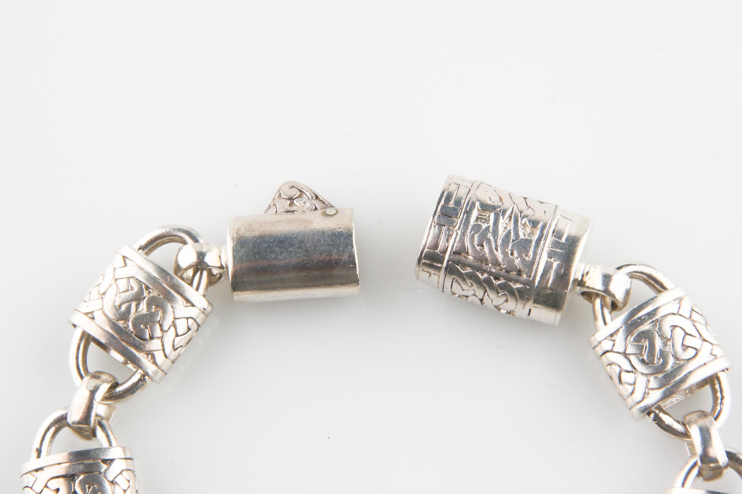 Bracciale d'argento vintage con nodo celtico e lucchetto, misura 7 In condizioni buone in vendita a Van Nuys, CA