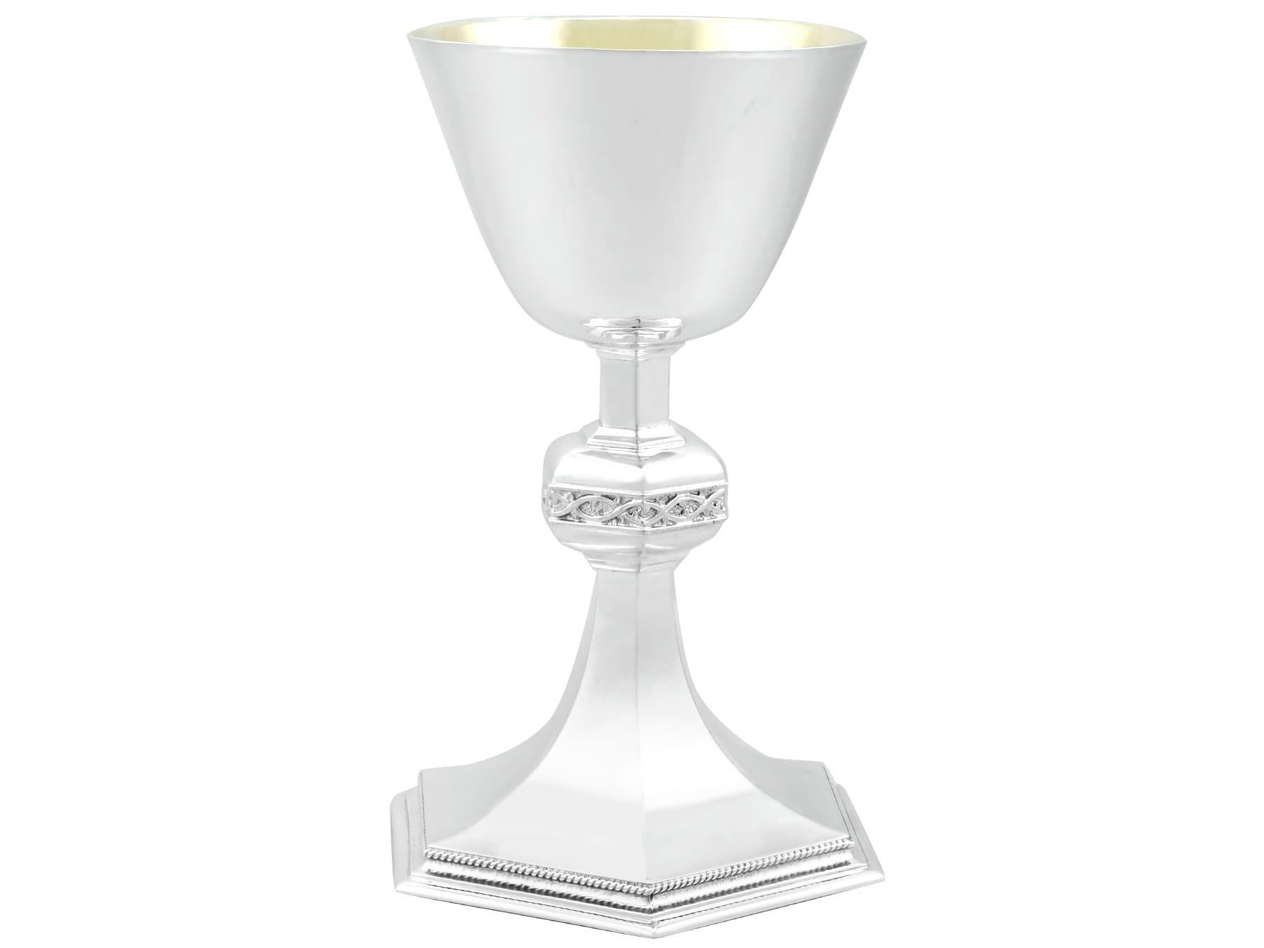 An exceptional, fine and impressive vintage Elizabeth II English sterling silver chalice; an addition to our religious silverware collection.

This exceptional vintage sterling silver ecclesiastical chalice has a circular bell-shaped form onto a