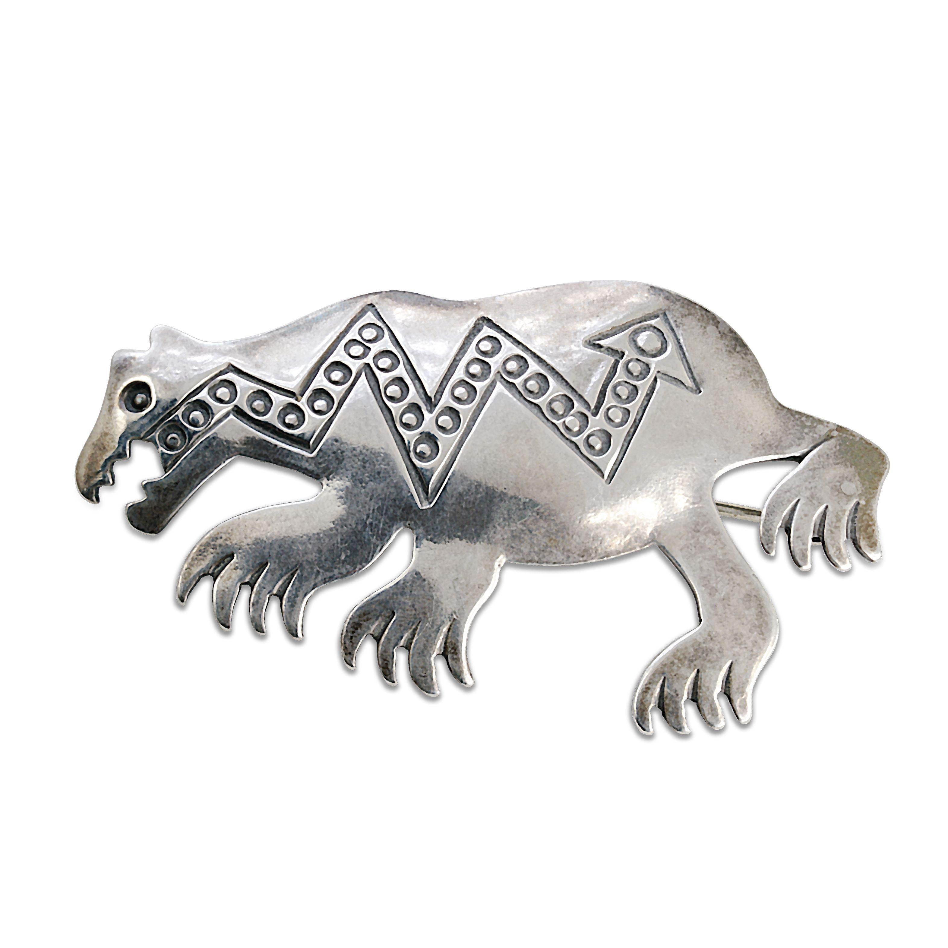Vintage Sterling Silver ELWOOD REYNOLDS Native American Mystical Creature Brooch In Excellent Condition For Sale In Montreal, QC