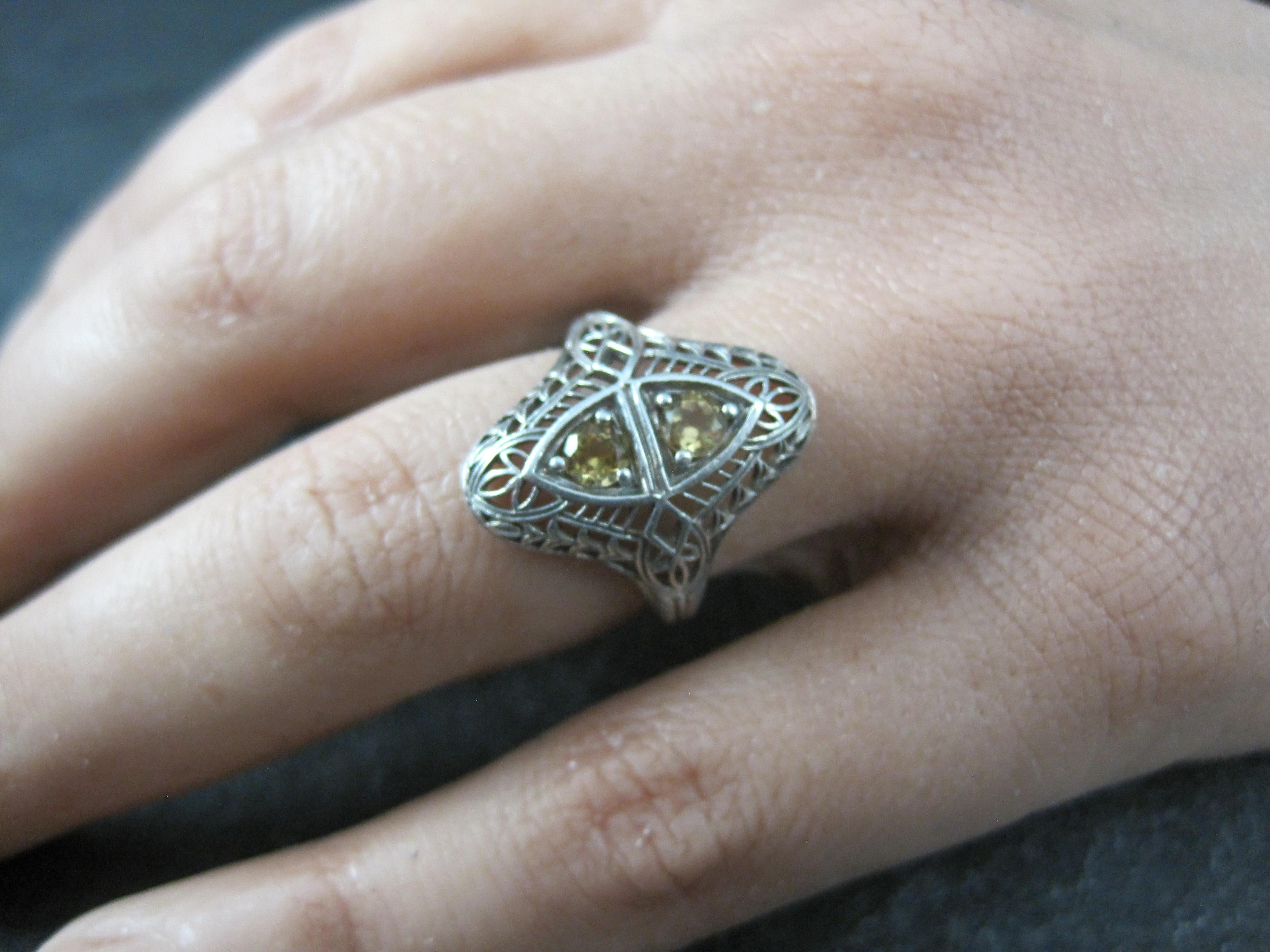 Anello vintage in argento filigranato con citrino misura 6 Riproduzione Art Deco in vendita 1