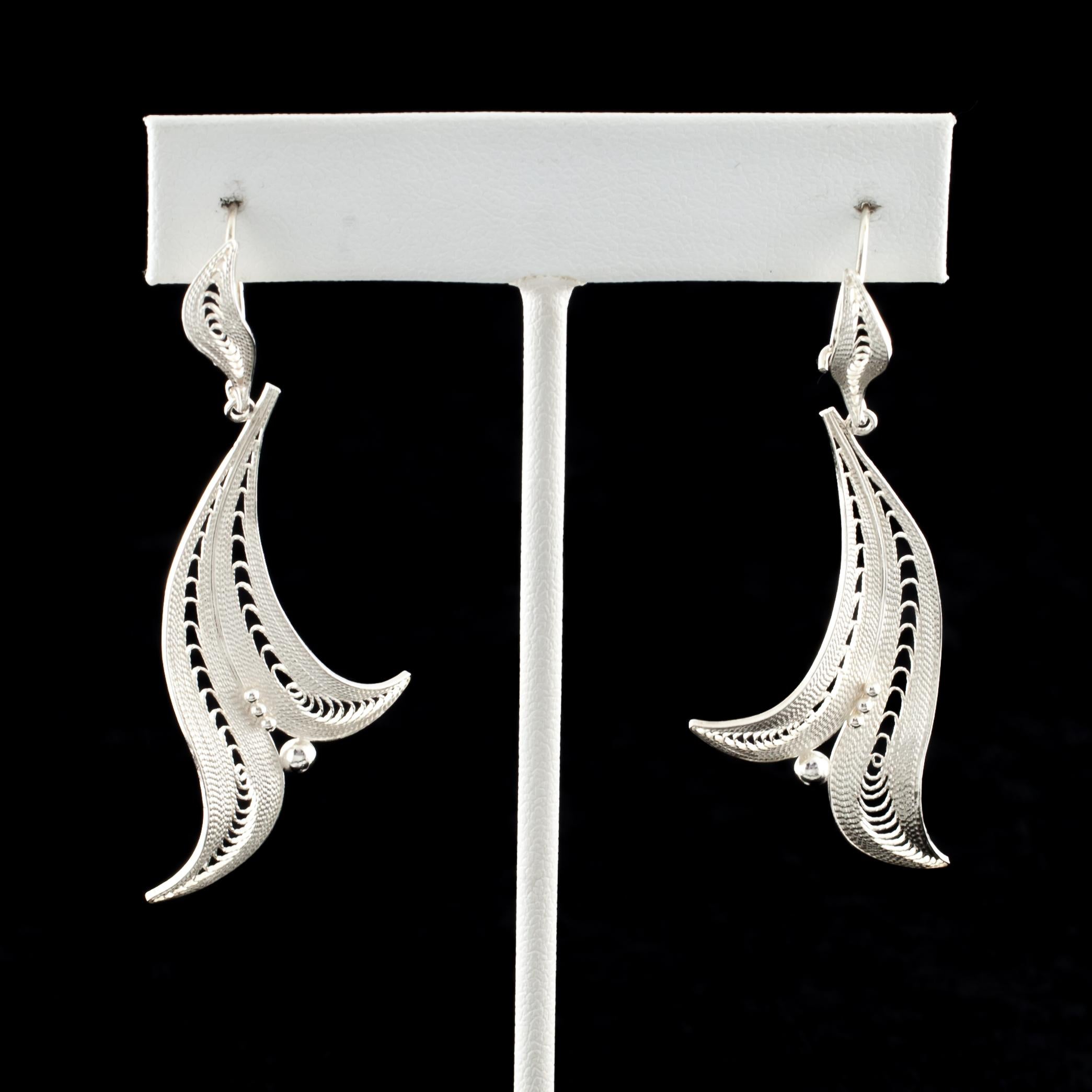 Modern Vintage Sterling Silver Filigree Leaf Dangle Earrings For Sale