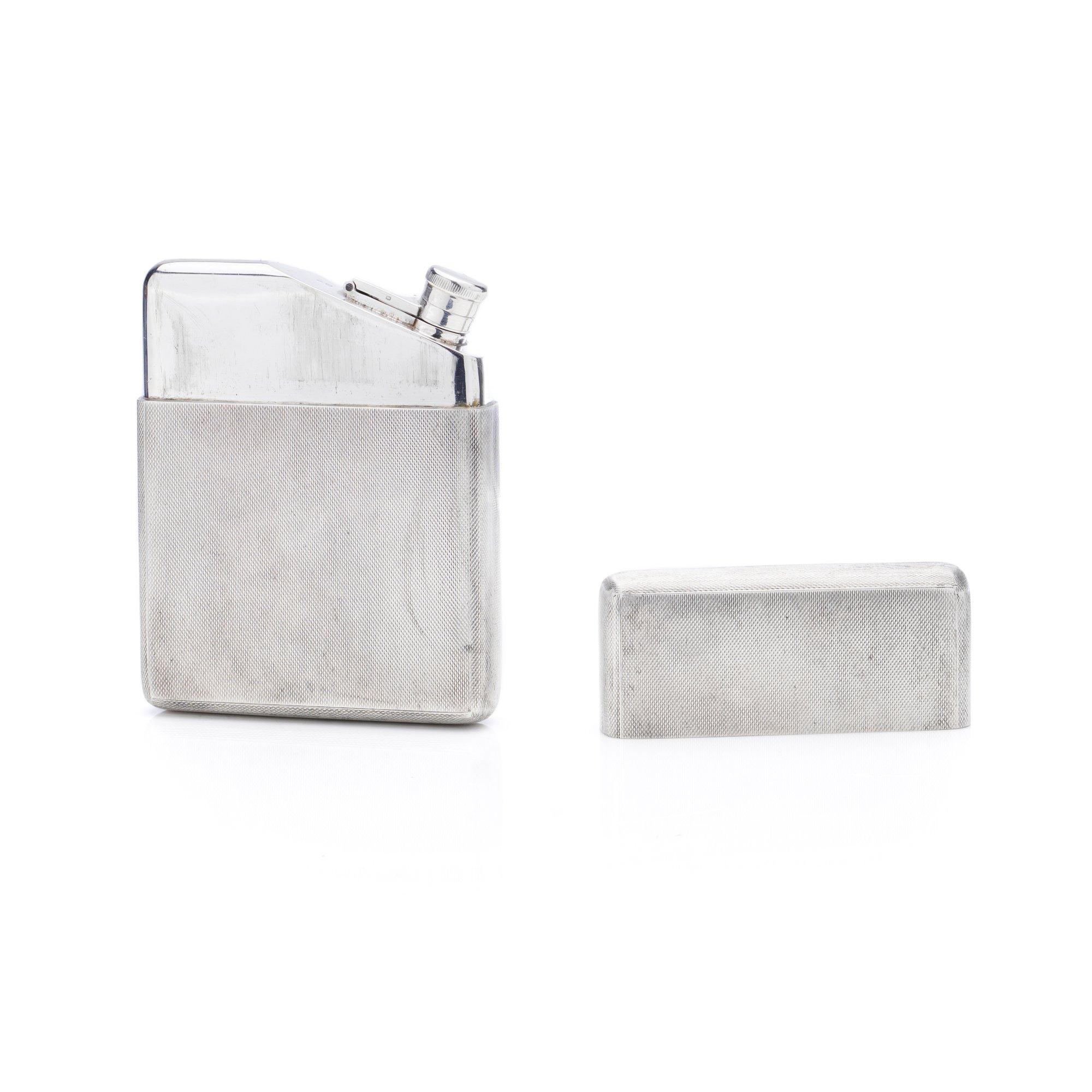 Vintage sterling silver flask
Made in England Birmingham 1948
Maker: A Wilcox
Fully hallmarked.

Dimensions - 
Size: 11.2 x 8.5 x 2 cm
Weight: 232 grams

Condition: Pre-owned, minor signs of usage, good condition overall. 