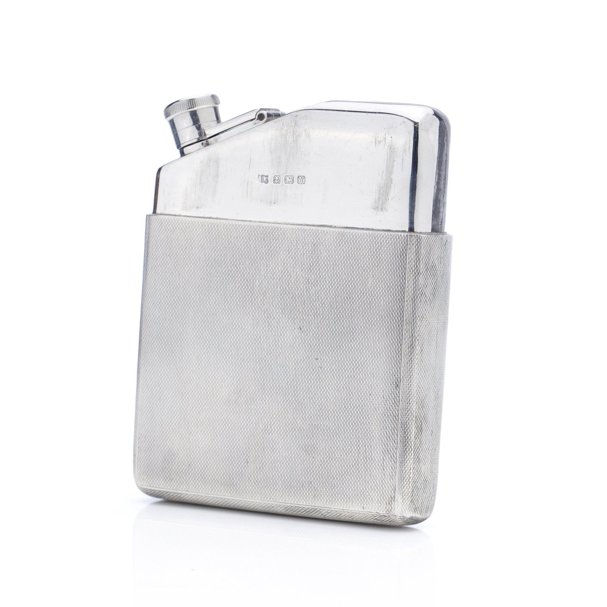 Vintage sterling silver flask, Birmingham, 1948 In Good Condition For Sale In Braintree, GB