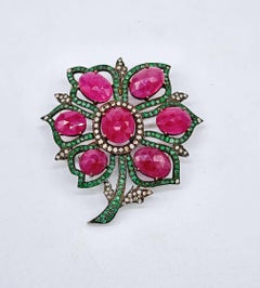 Vintage-Blumenbrosche aus massivem 14K Gold mit Rubinen, Smaragden und Diamanten