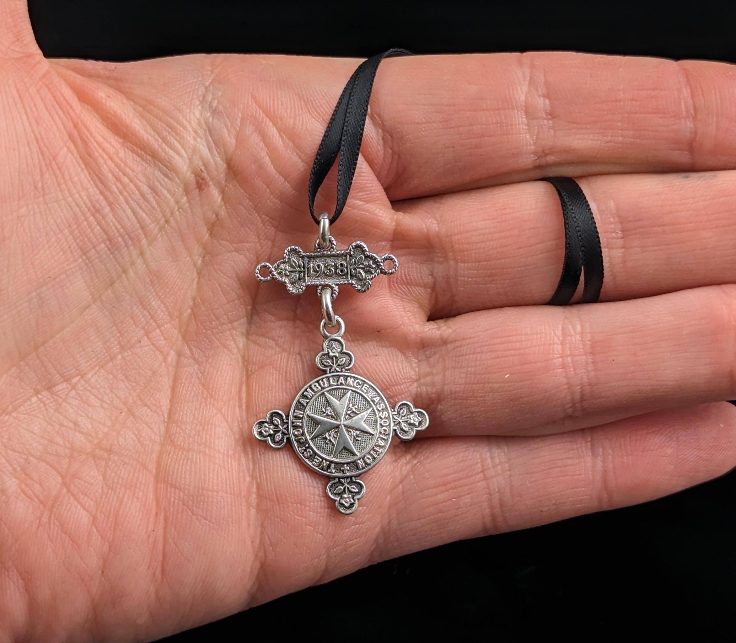 Women's or Men's Vintage sterling silver fob pendant, St Johns Ambulance  For Sale