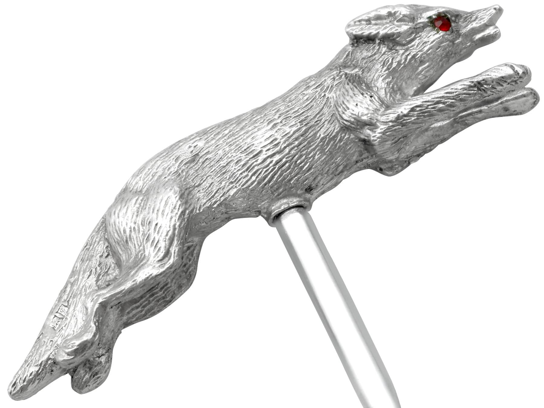 Vieille brochette de renard en argent sterling (1967) en vente 3
