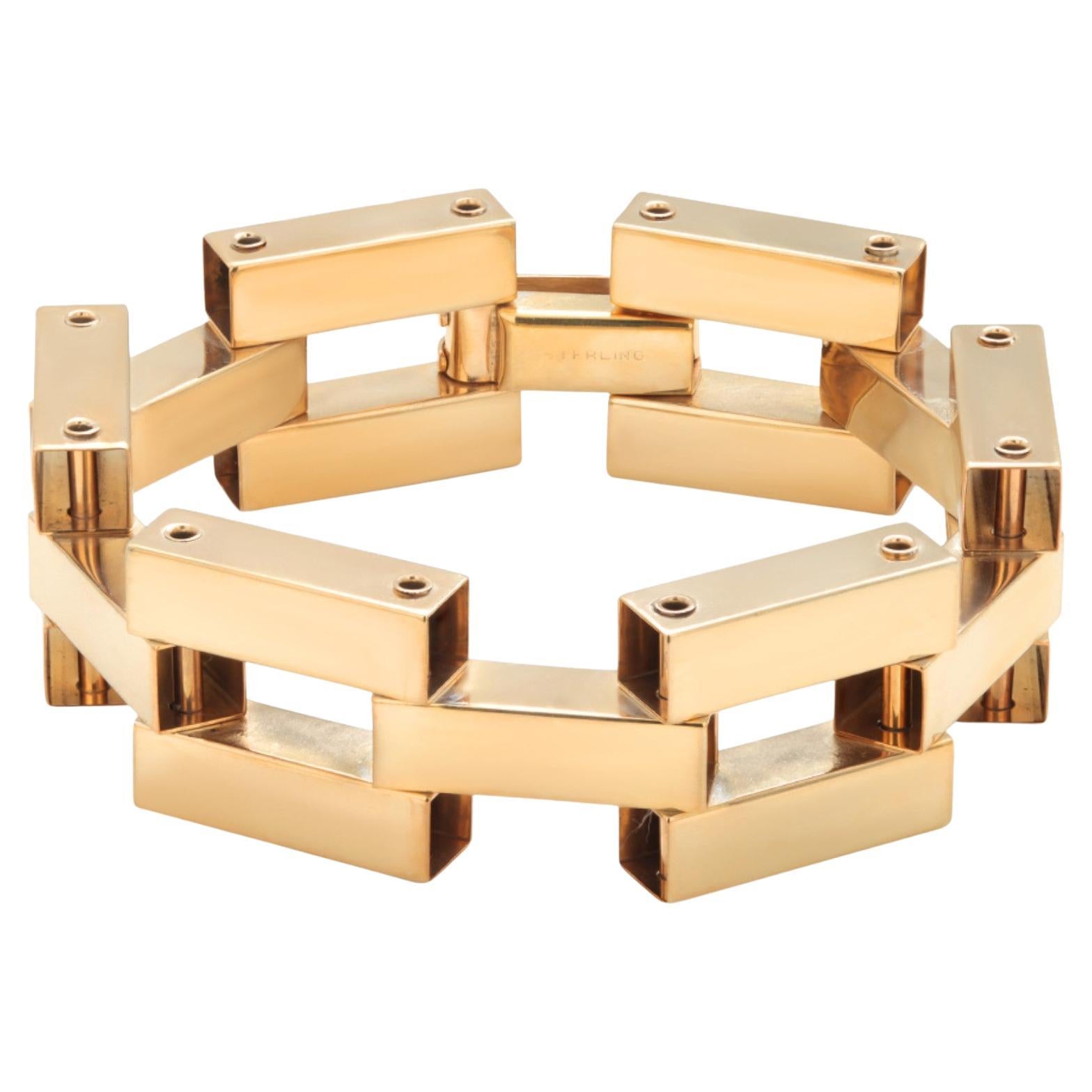 Bracciale geometrico modernista d
epoca in argento Sterling con maglie a scatola in tonalità oro in vendita