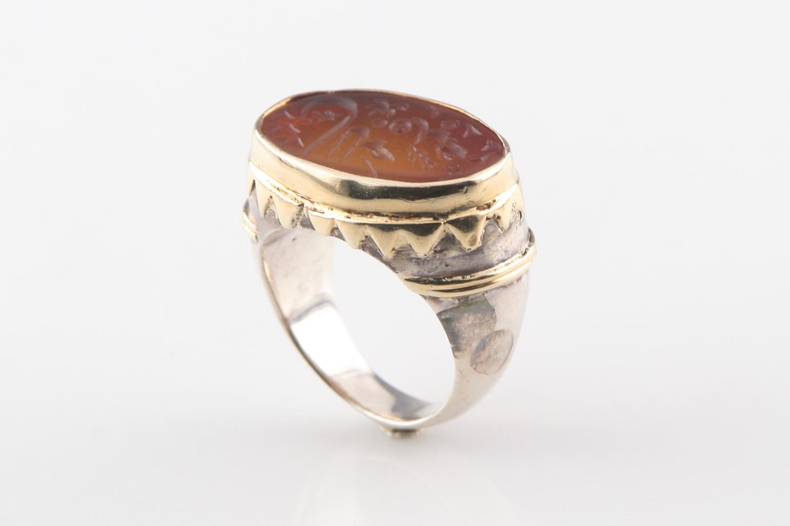 Vintage Sterling Silver & Gold-Plated Golden Intaglio Glass Ring, Sz 10 In Good Condition For Sale In Van Nuys, CA