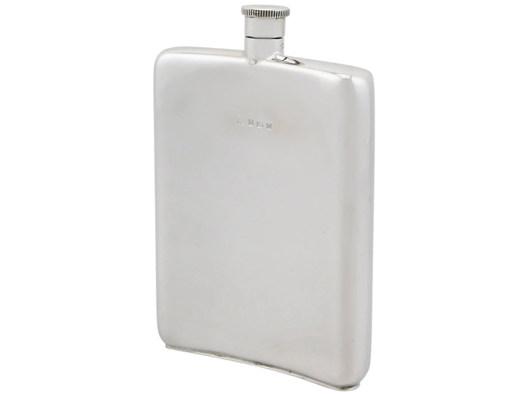 An exceptional, fine and impressive vintage Elizabeth II English sterling silver hip flask made by Charles S Green & Co Ltd; part of our wine and drinks related silverware collection.

This exceptional vintage Elizabeth II sterling silver hip