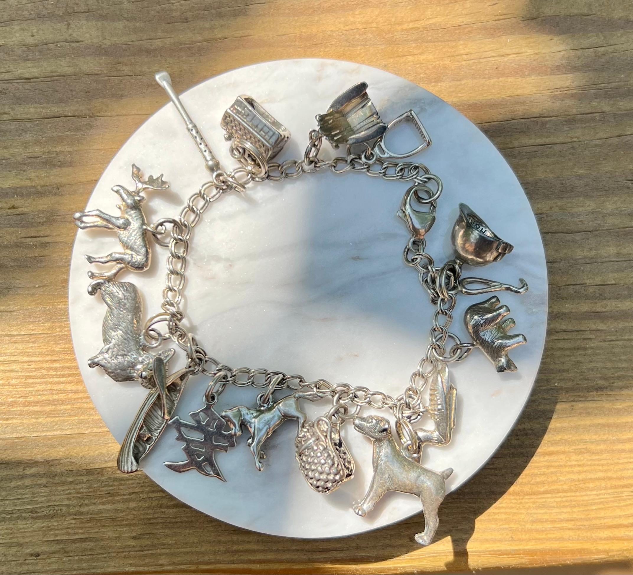Ein Sterling Silber Jagd Motiv Charme Armband Messung 7 Zoll lang komplett mit einem Karabinerverschluss.