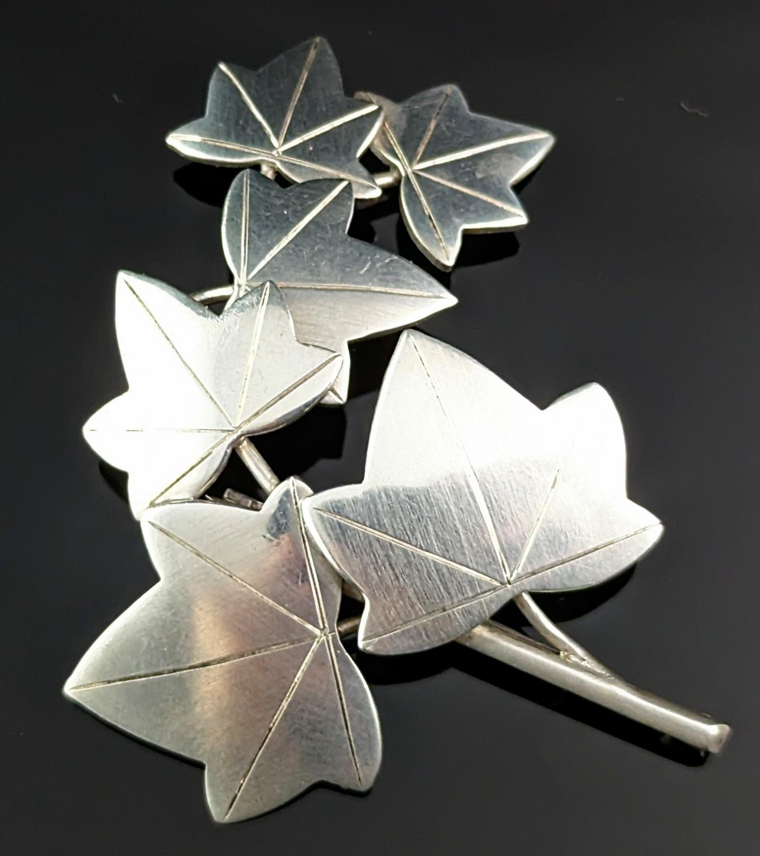 Vintage sterling silver Ivy leaf brooch, Articulated, Geoffrey Bellamy  1
