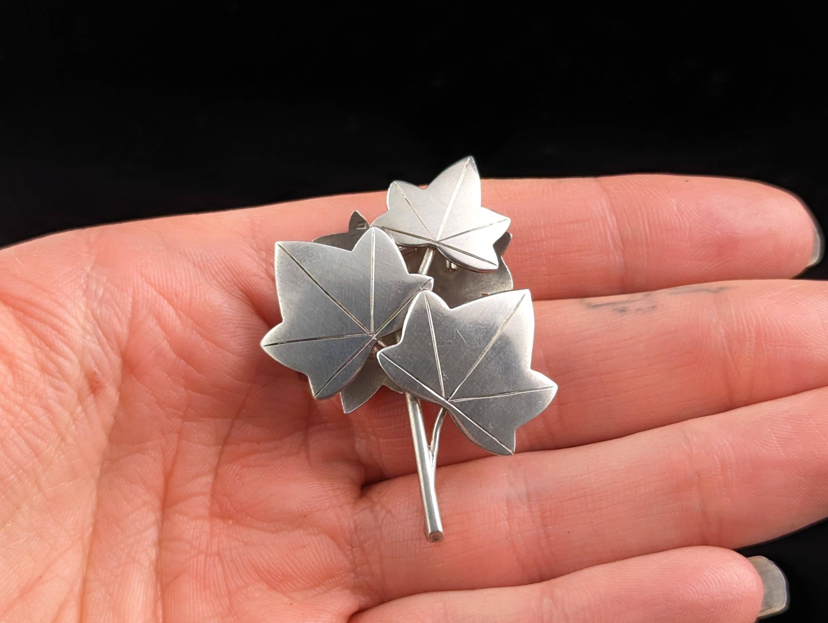 Vintage sterling silver Ivy leaf brooch, Articulated, Geoffrey Bellamy 2