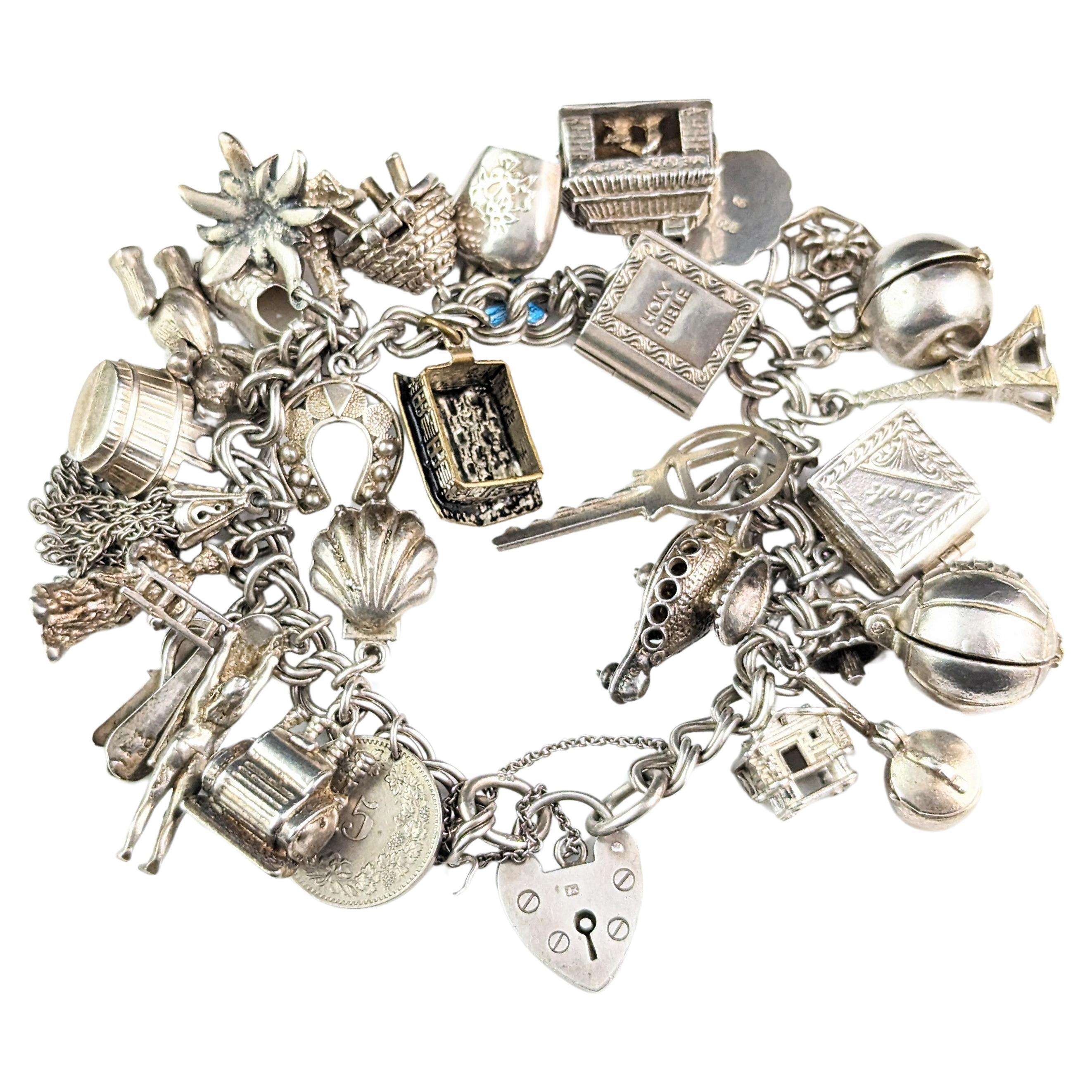 Vintage 40 Charms Bracelet
