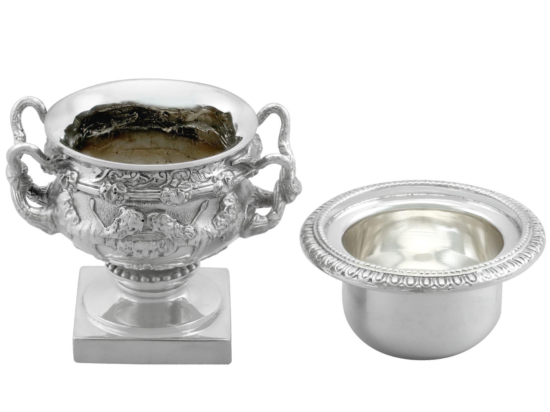 Vintage-Miniatur-Warwick-Vase aus Sterlingsilber (Silber) im Angebot