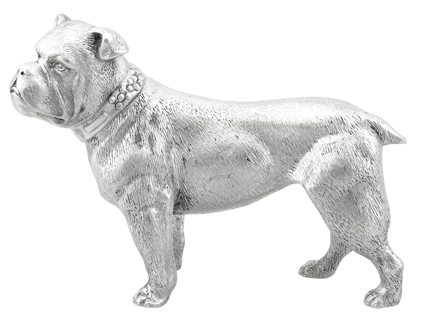 An exceptional, fine and impressive vintage 1980s cast European sterling silver figurine of a bulldog; part of our animal related silverware collection

This exceptional vintage cast sterling silver ornament has been realistically modelled in the