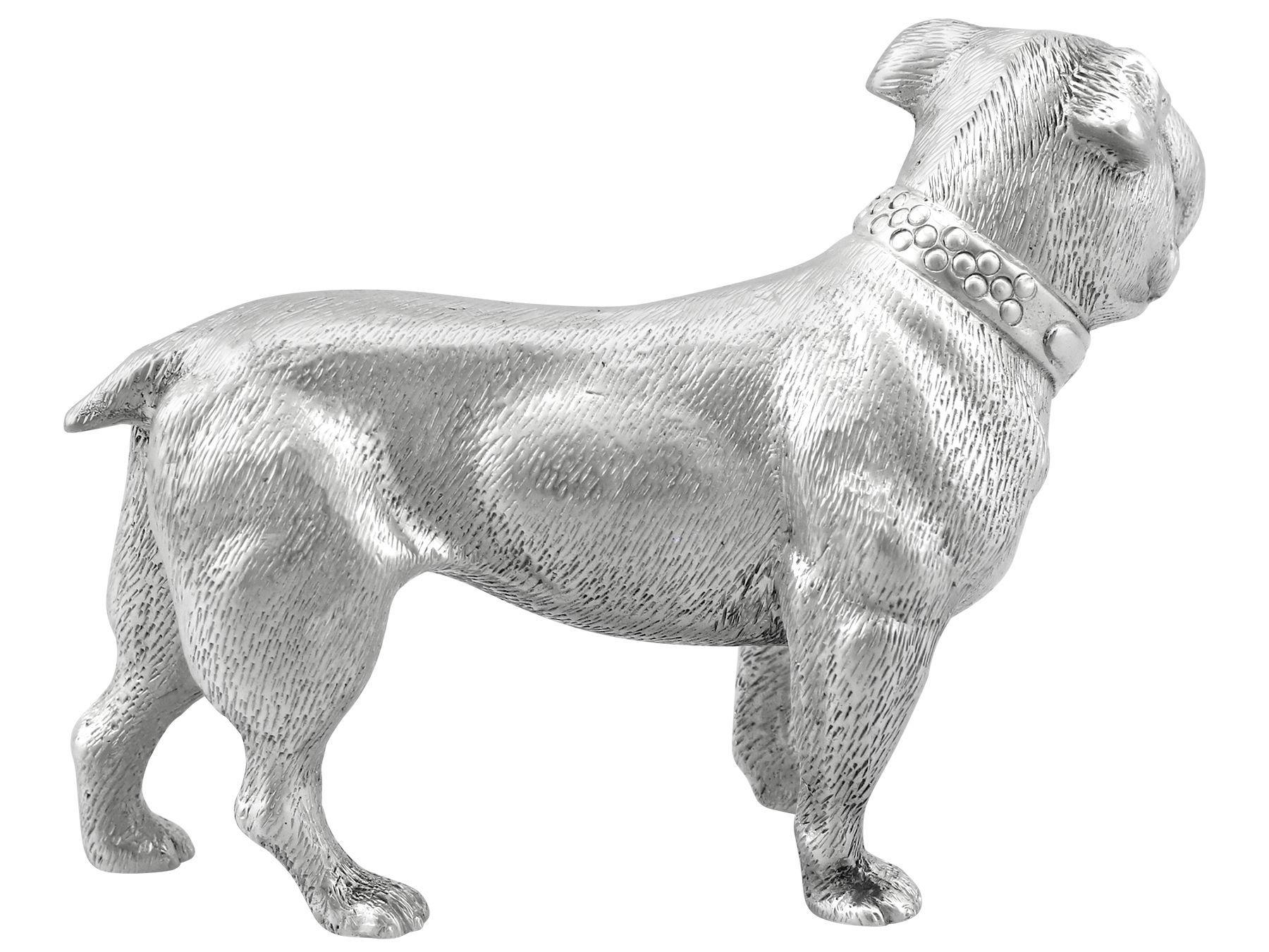 Européen Modèle vintage d'un bulldog en argent sterling en vente